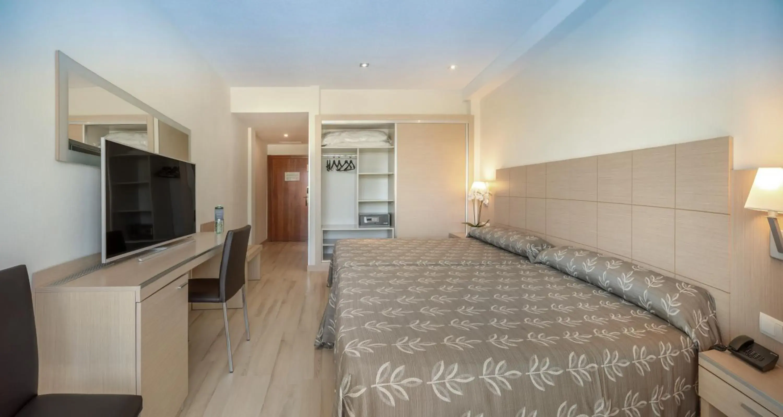 Twin Room with Terrace (2 Adults + 2 Children) in Hotel RH Bayren Parc Twin Room with Terrace (2 Adults + 2 Children) in Hotel RH Bayren Parc