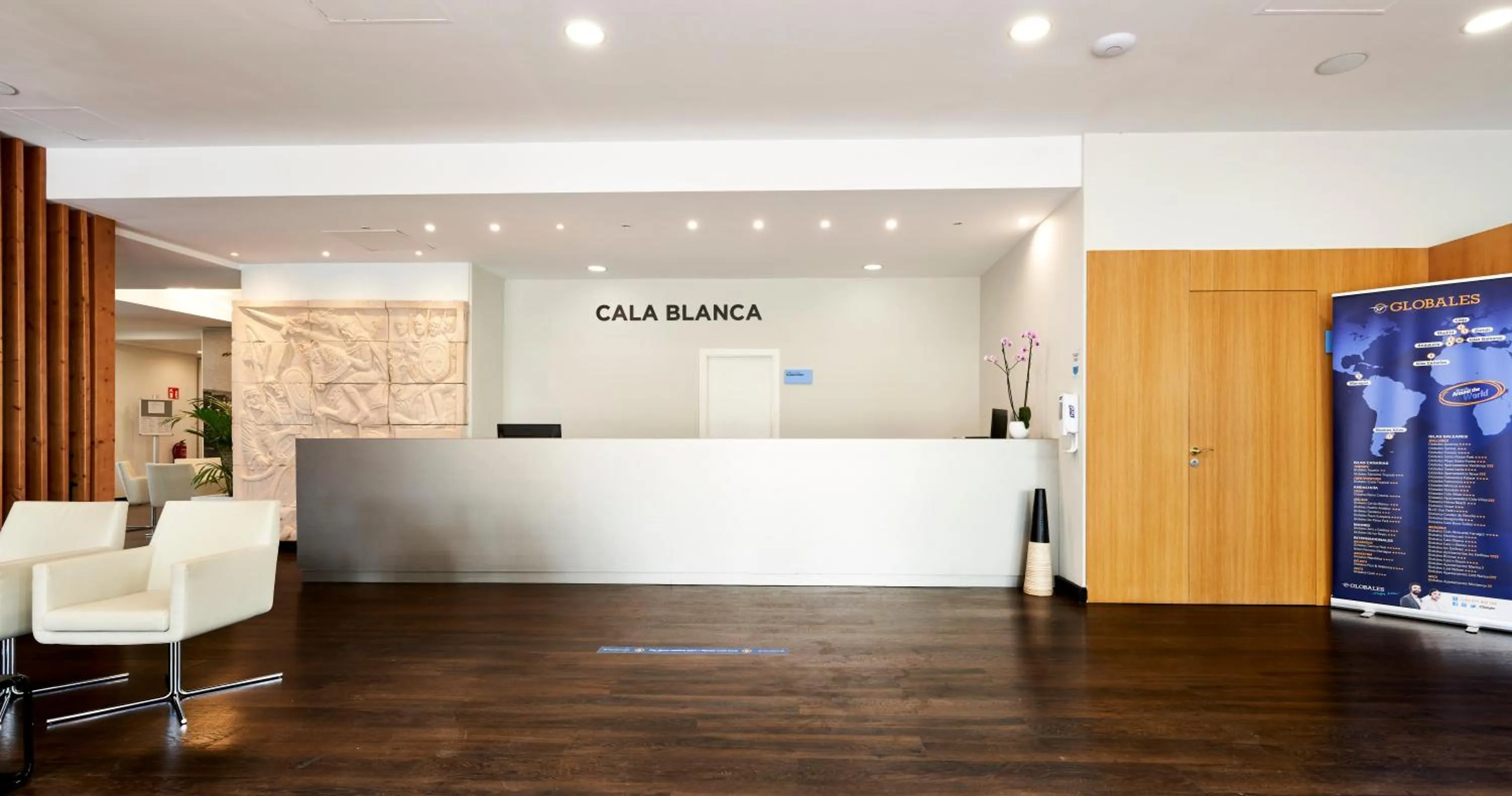 Lobby or reception in Globales Cala Blanca