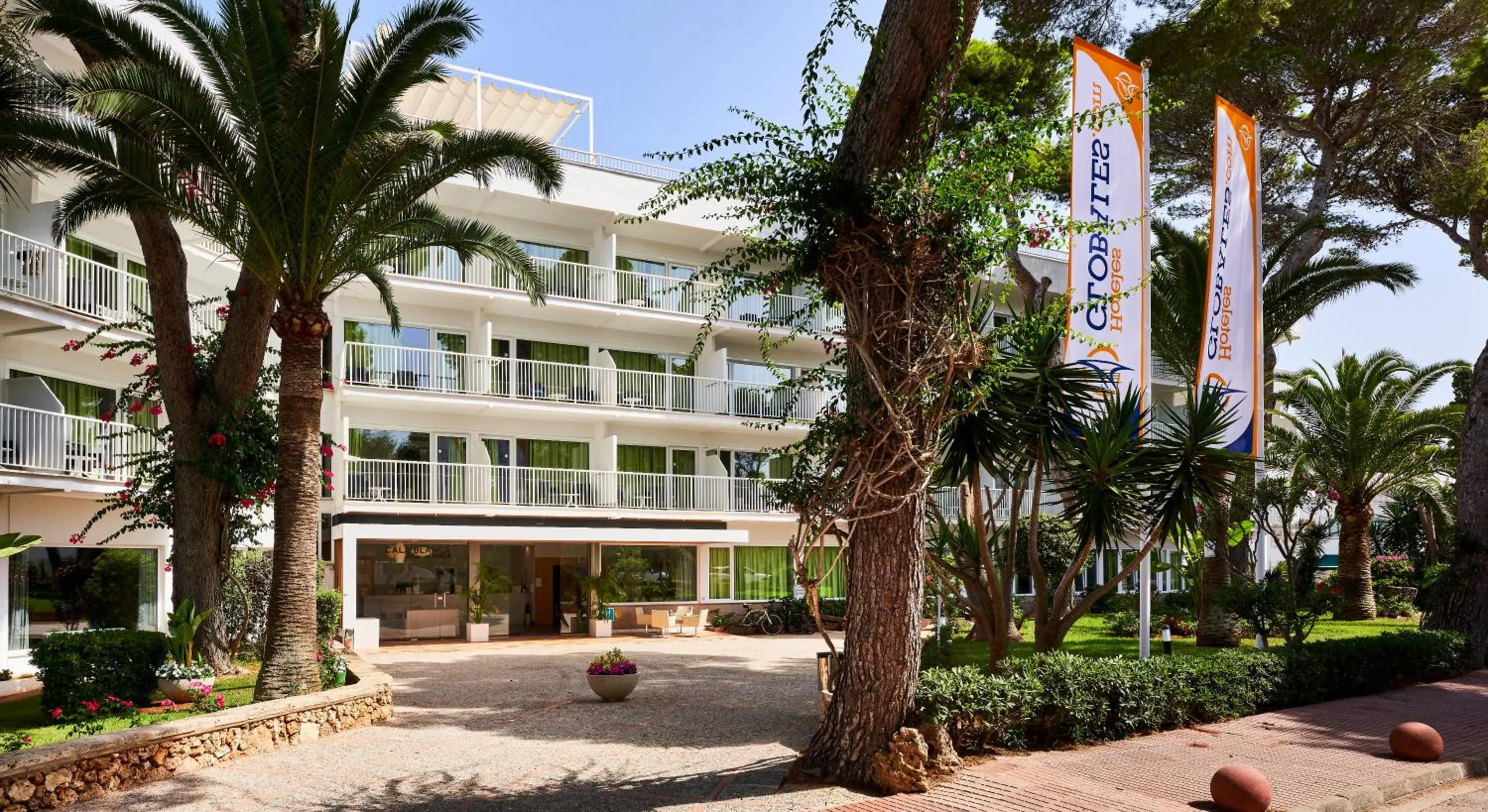 Facade/entrance in Globales Cala Blanca