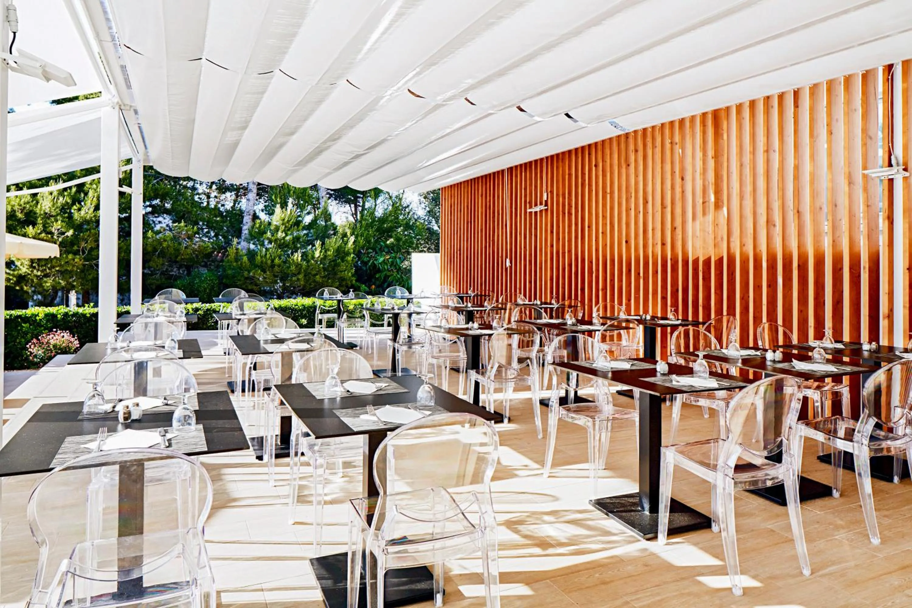 Restaurant/places to eat in Globales Cala Blanca