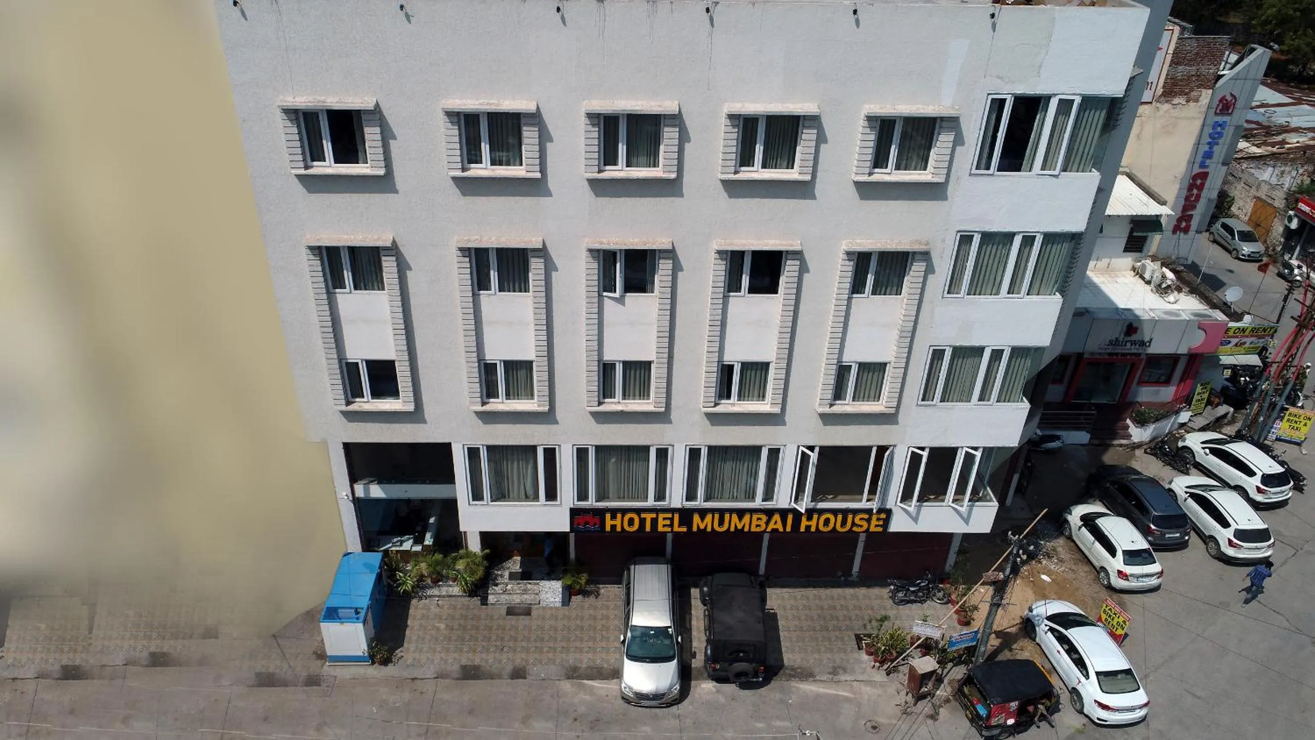Property building in Hotel Mumbai House Express Udaipur
