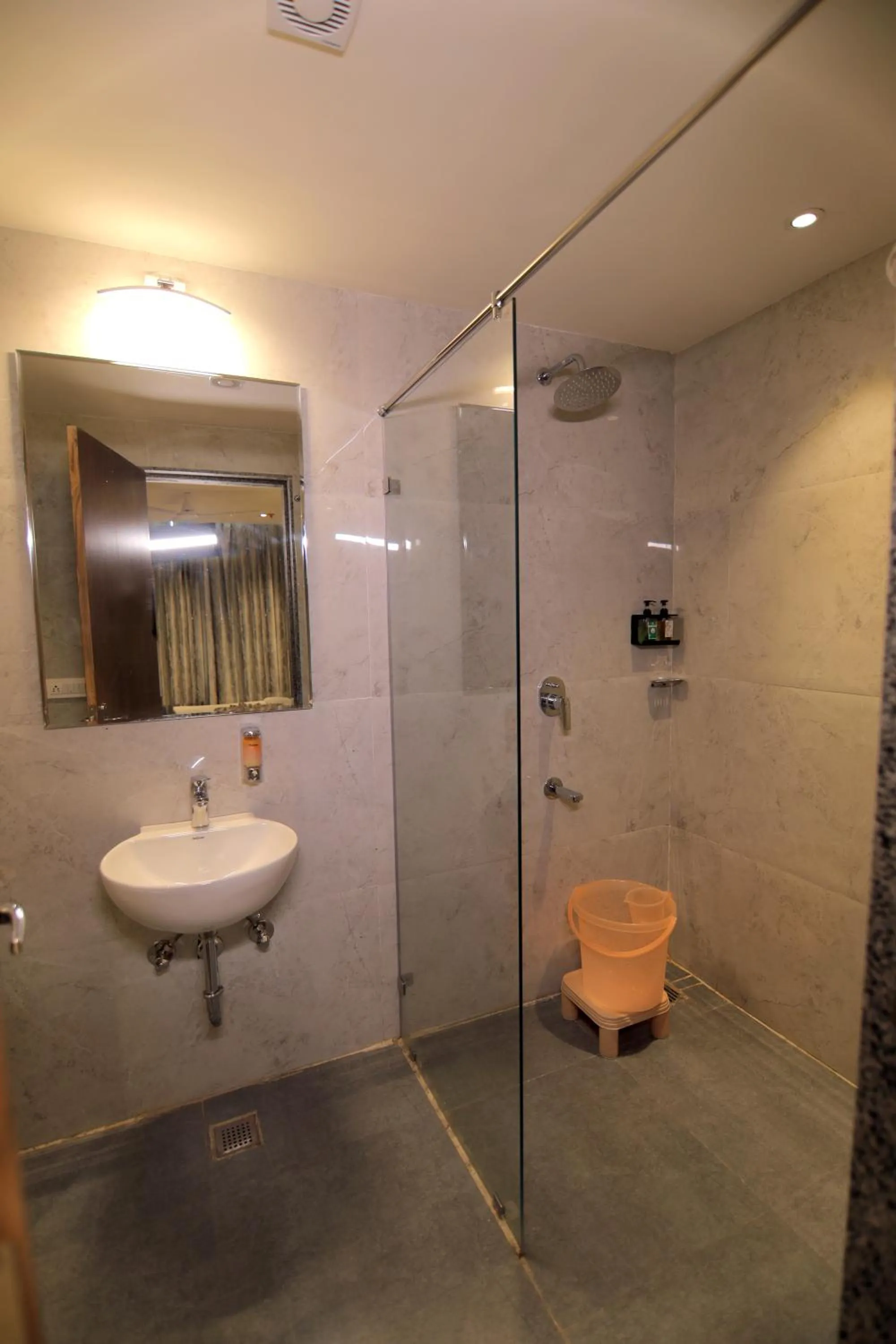 Bathroom in Hotel Mumbai House Express Udaipur