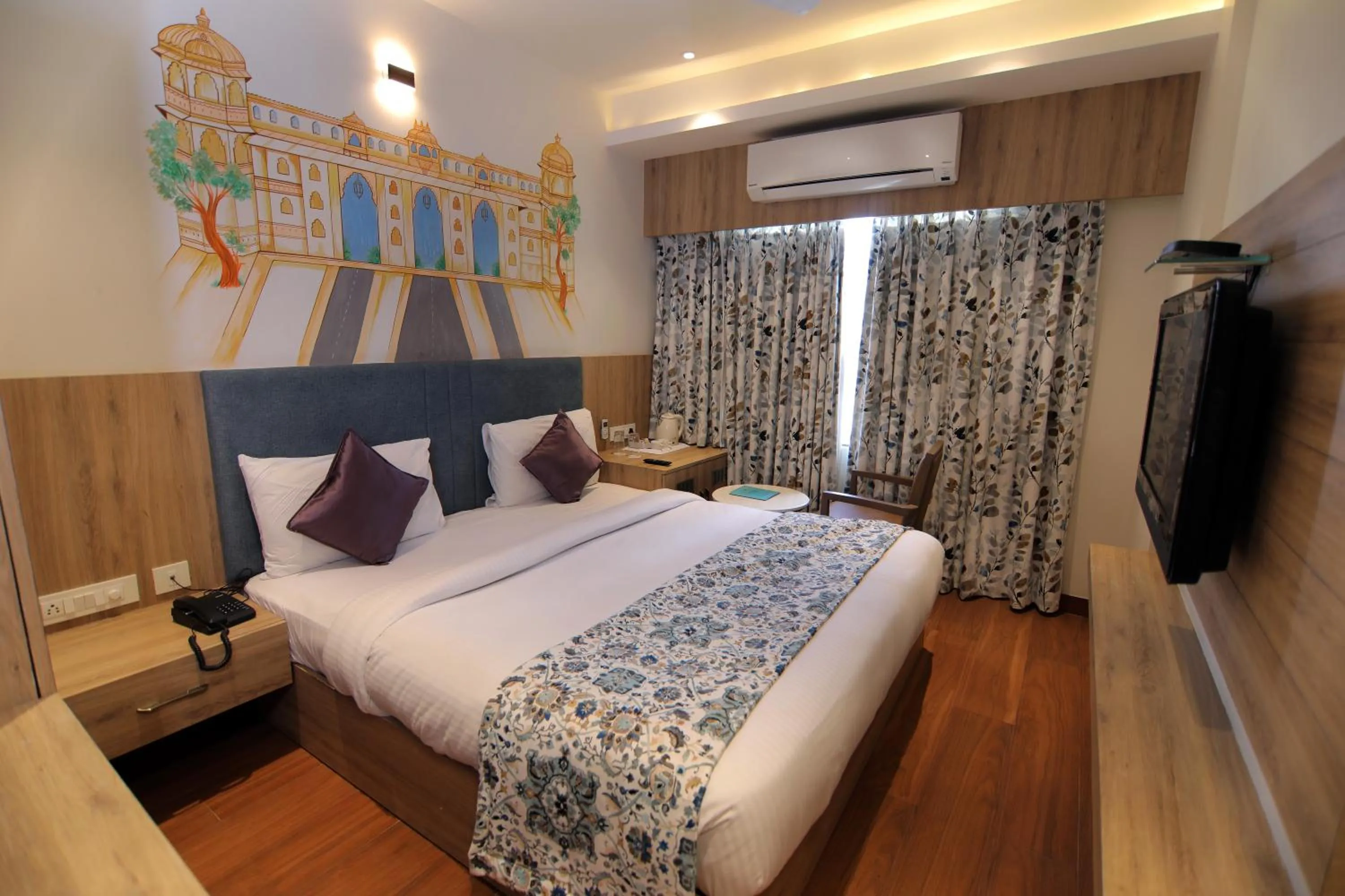 Guests, Bed in Hotel Mumbai House Express Udaipur
