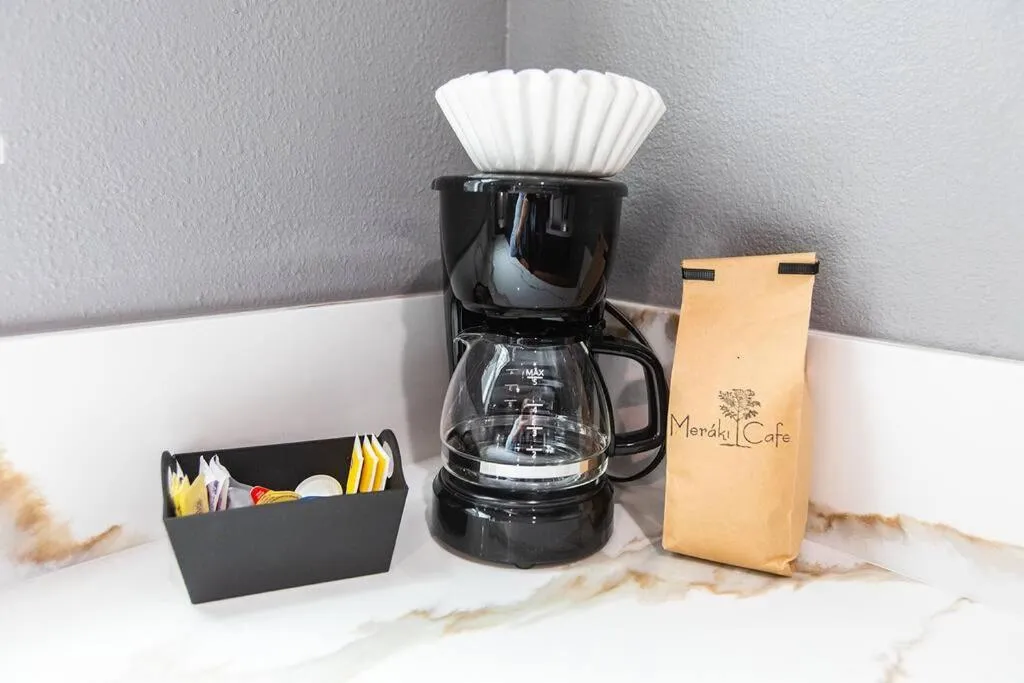 Professionals-Restaurants-FastWiFi-A C-Desk- Pets