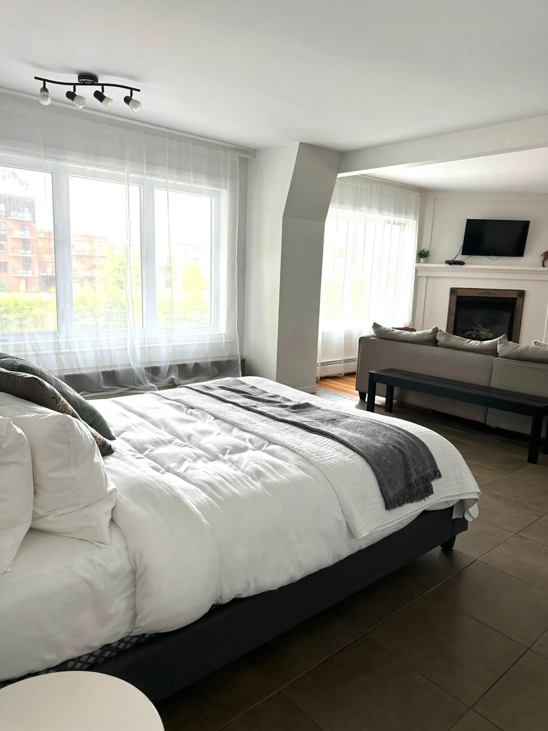 Standard Double Suite - single occupancy in Auberge des Cantons Standard Double Suite - single occupancy in Auberge des Cantons