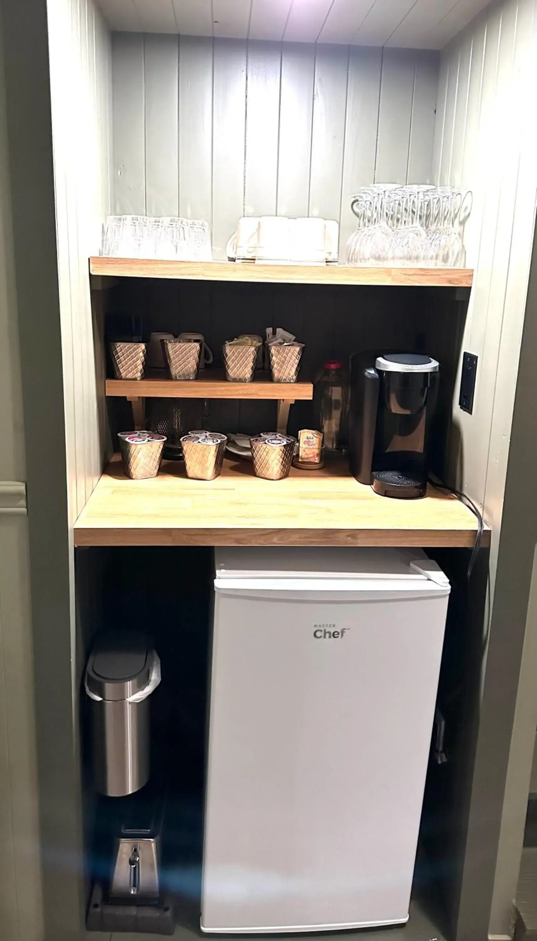 Economy Quadruple Room in Auberge des Cantons Economy Quadruple Room in Auberge des Cantons