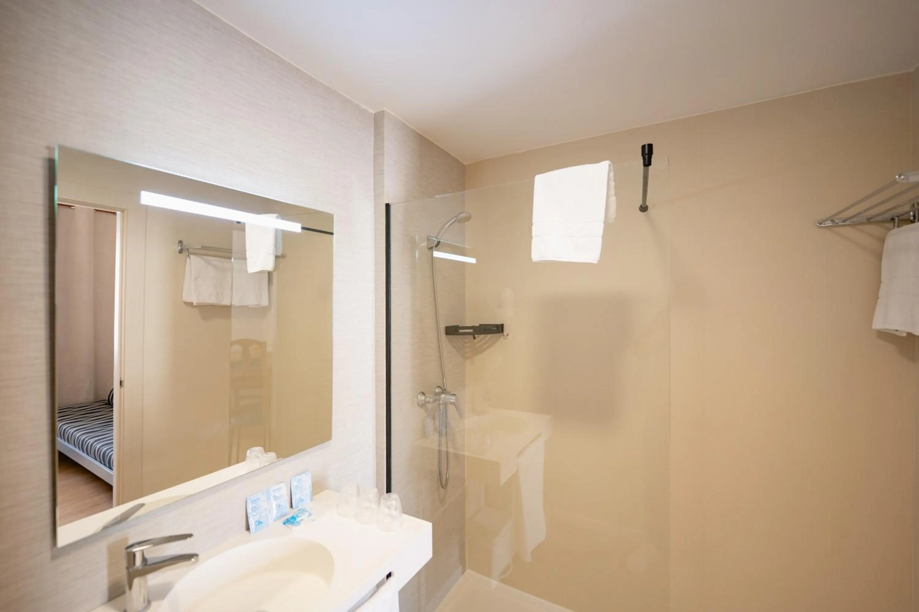 Shower in Hotel Internacional