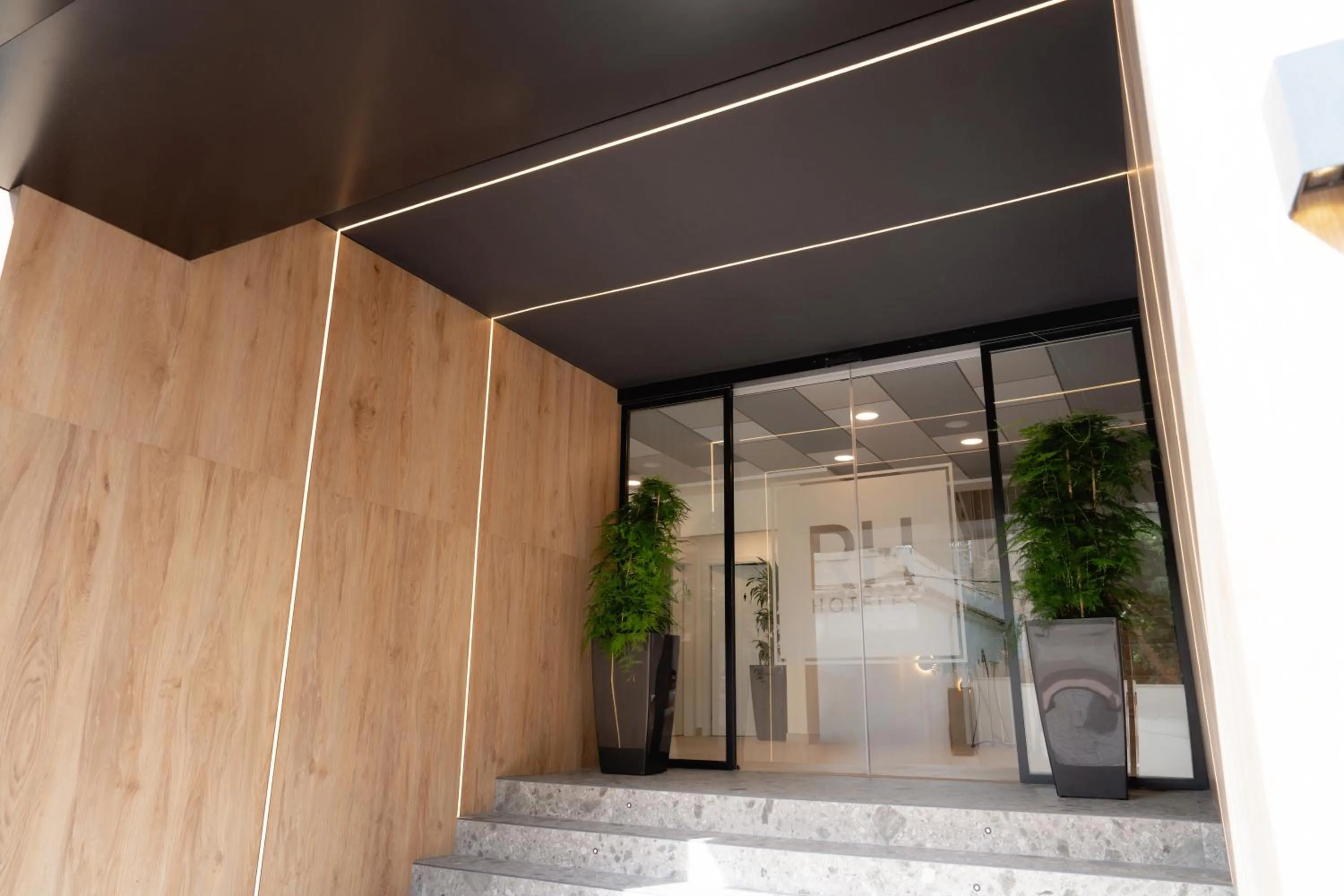 Facade/entrance in Hotel RH Sol