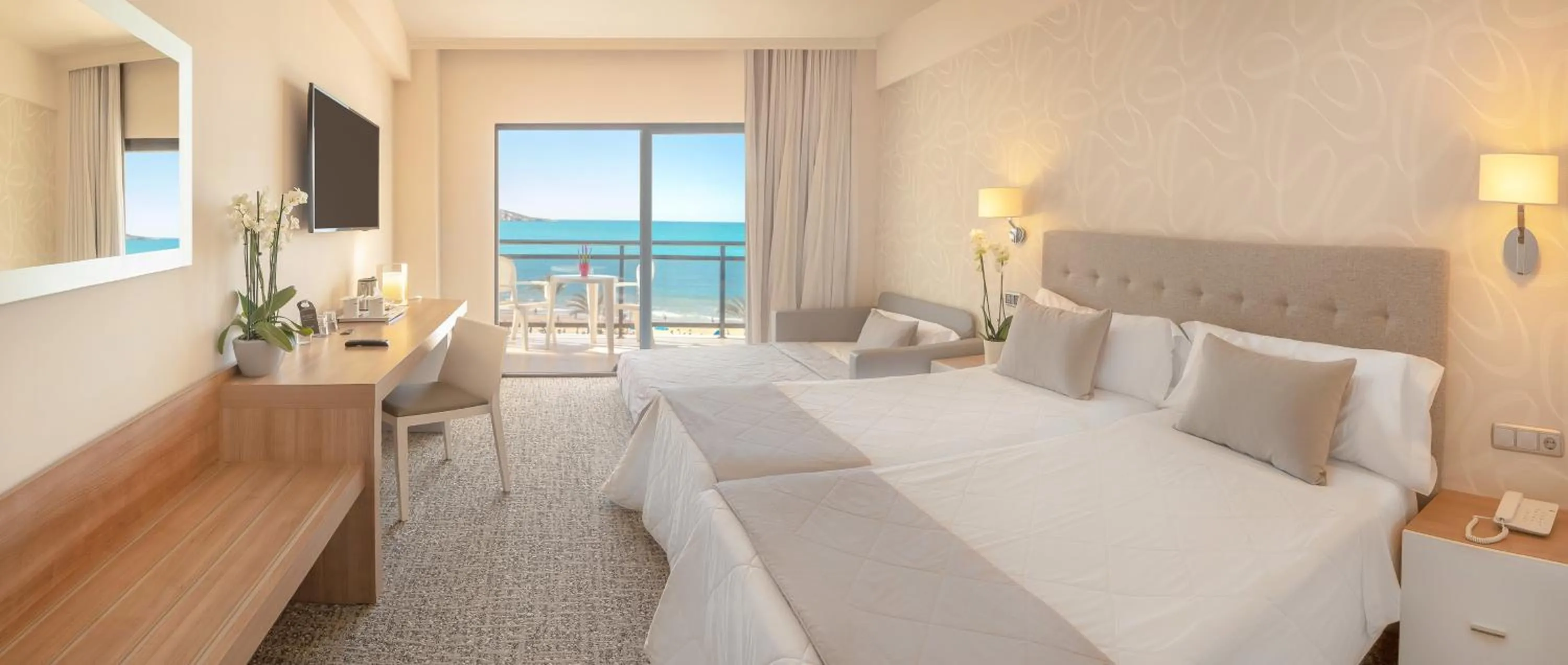 Photo of the whole room, Bed in Hotel RH Corona del Mar 4* Sup