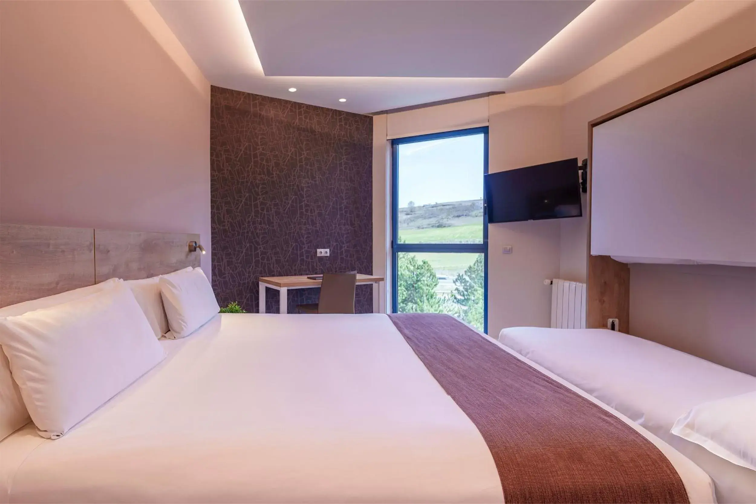 Triple Room in Spirit Hotel Ciudad de Burgos Triple Room in Spirit Hotel Ciudad de Burgos