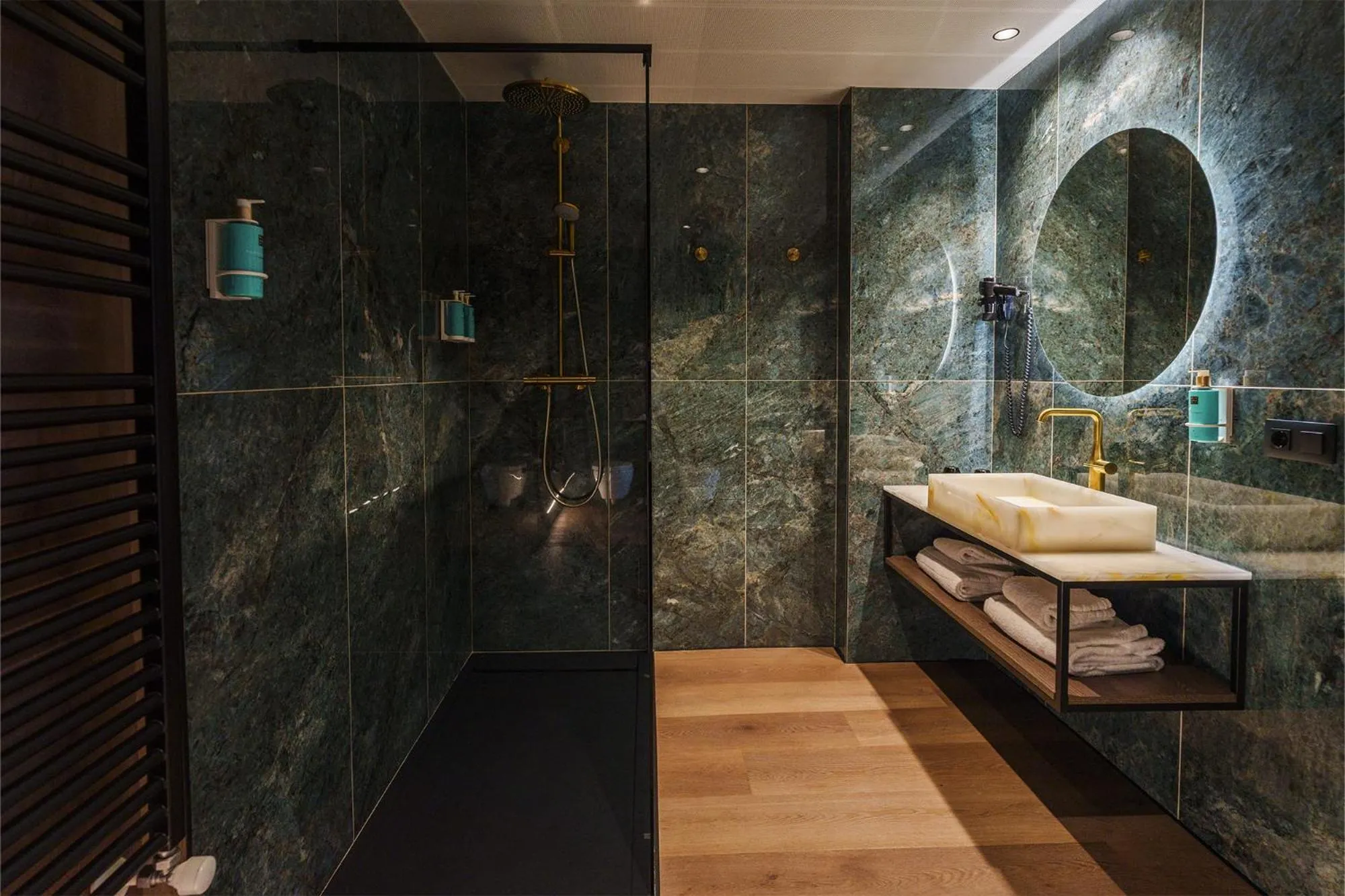 Shower in Spirit Hotel Ciudad de Burgos