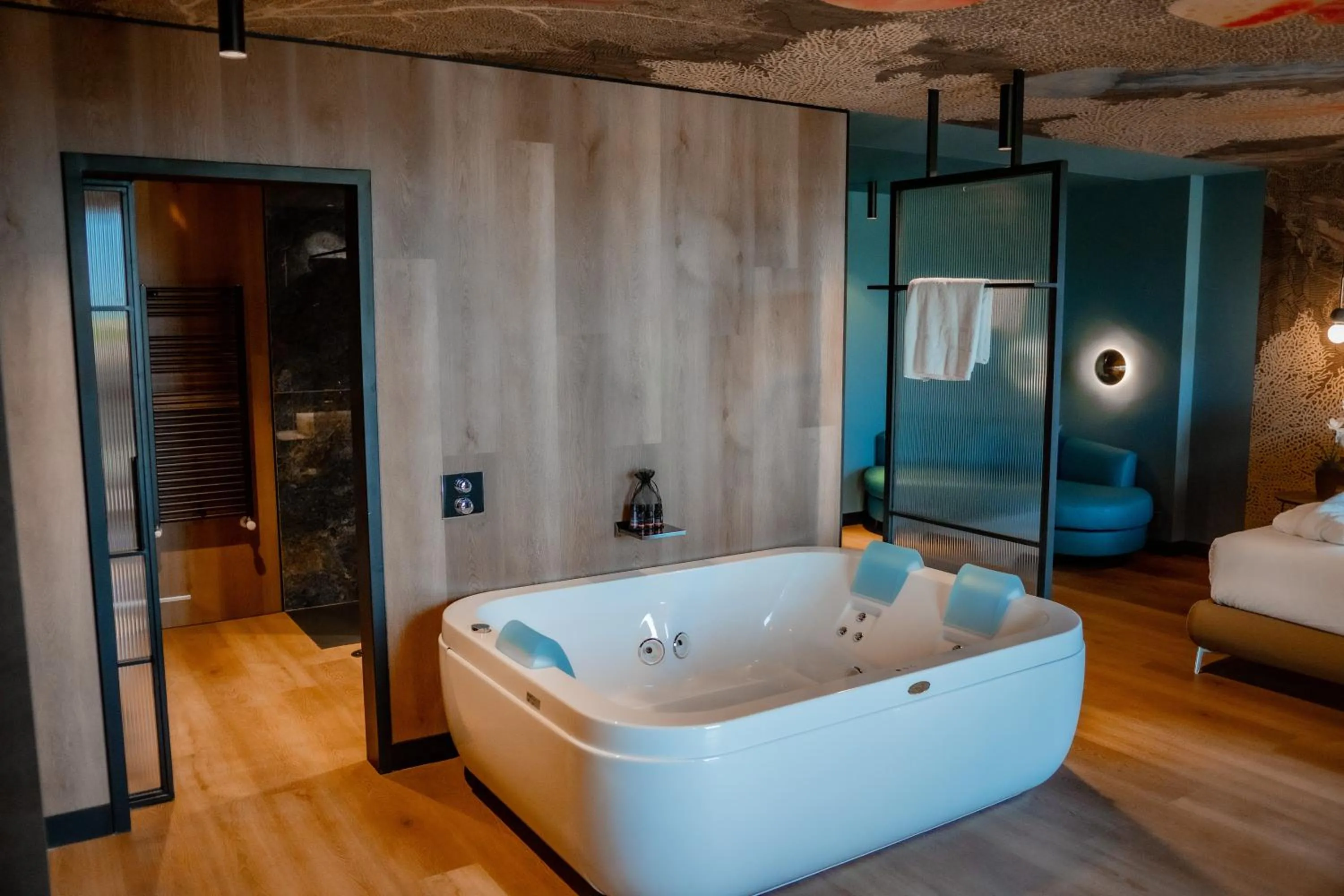 Hot Tub, Bed in Spirit Hotel Ciudad de Burgos