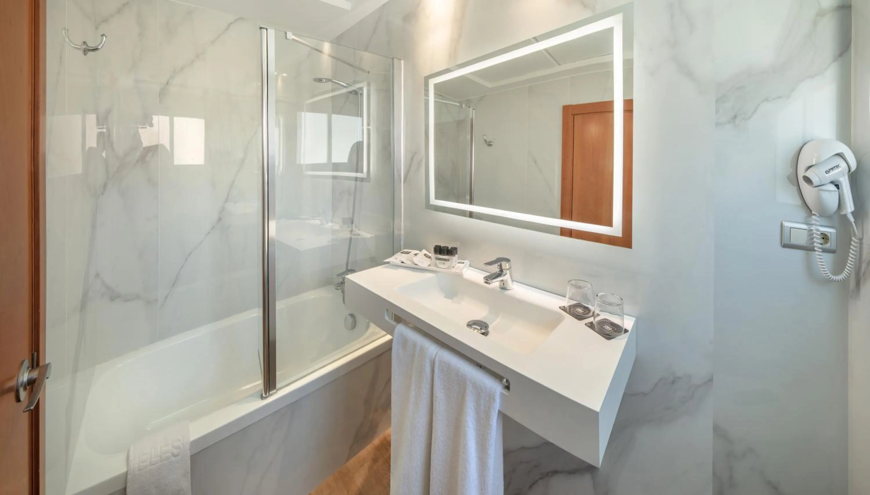 Bathroom in RH Princesa Hotel & Spa 4* Sup