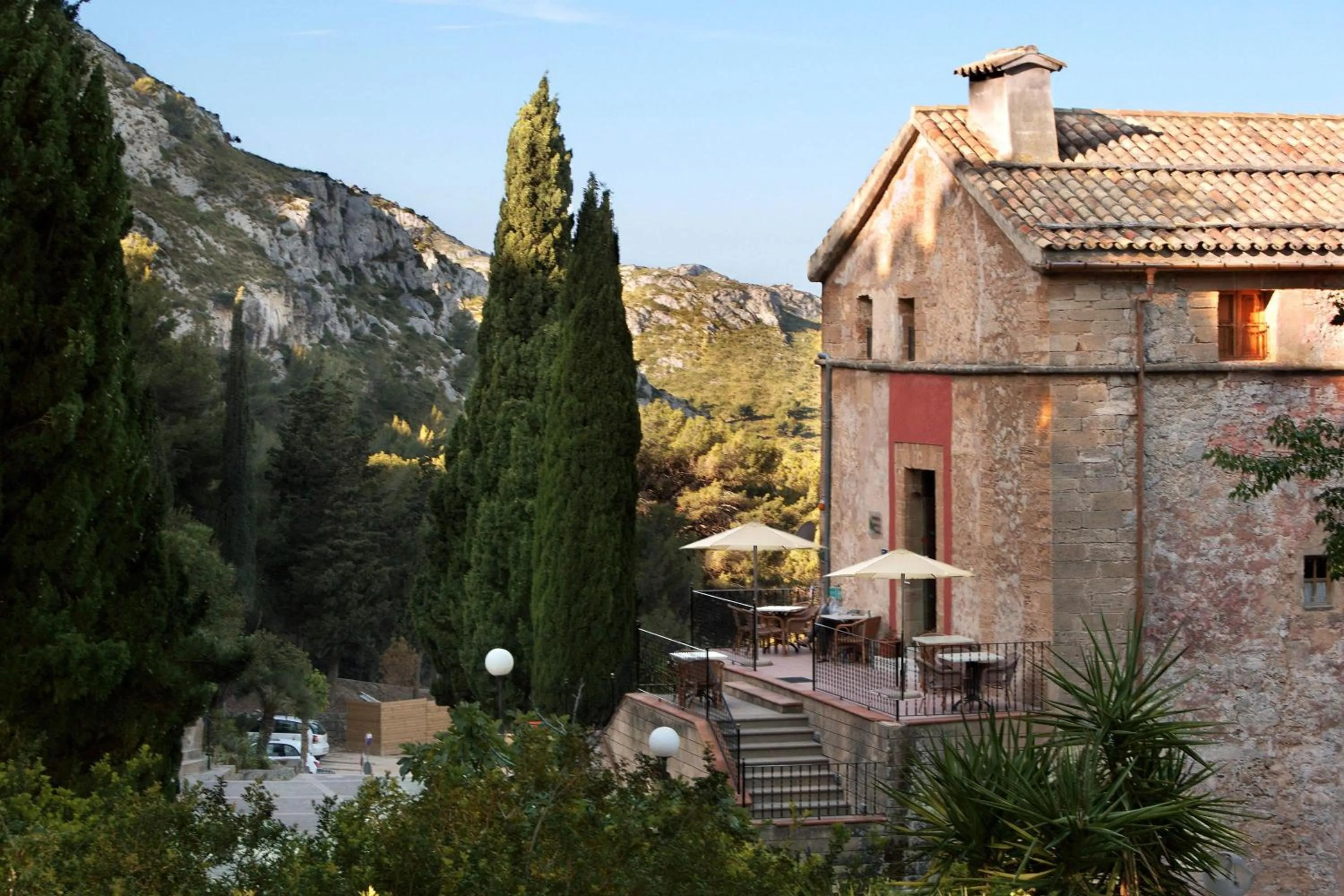 Property building in Petit Hotel Hostatgeria La Victoria