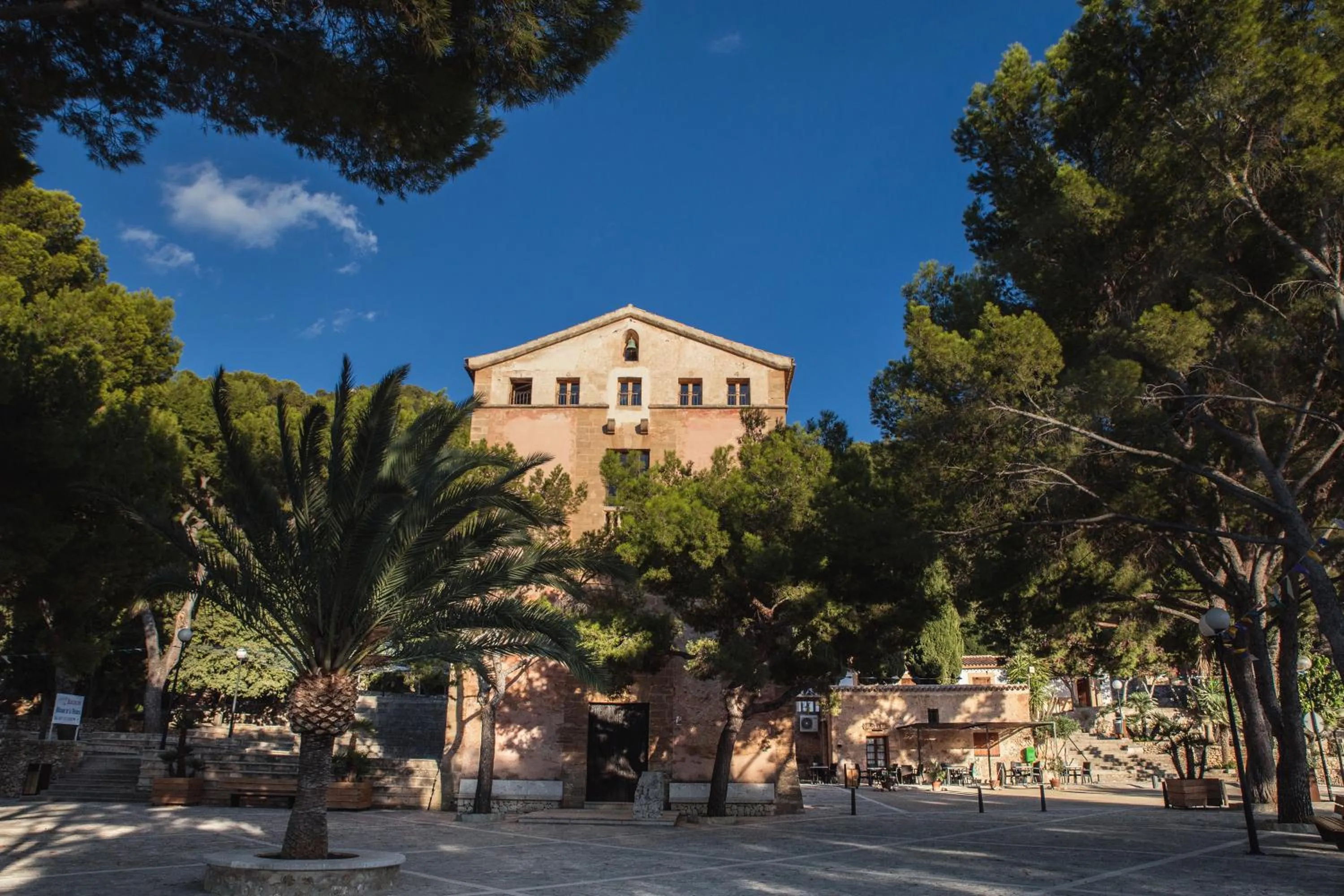 Property building in Petit Hotel Hostatgeria La Victoria