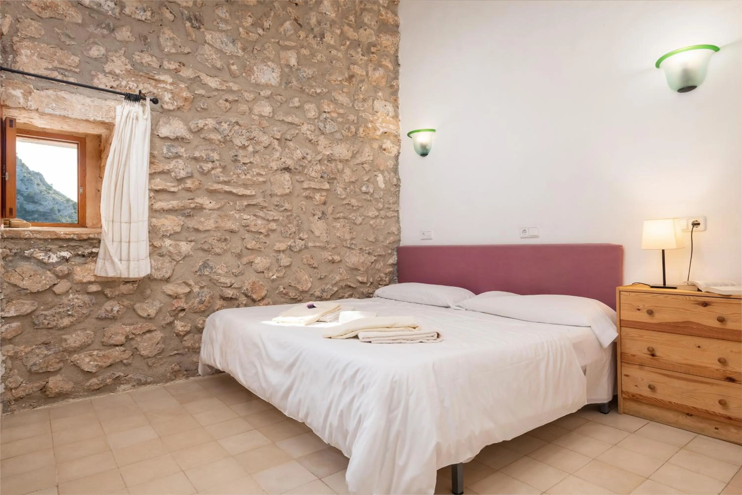 Bedroom, Bed in Petit Hotel Hostatgeria La Victoria