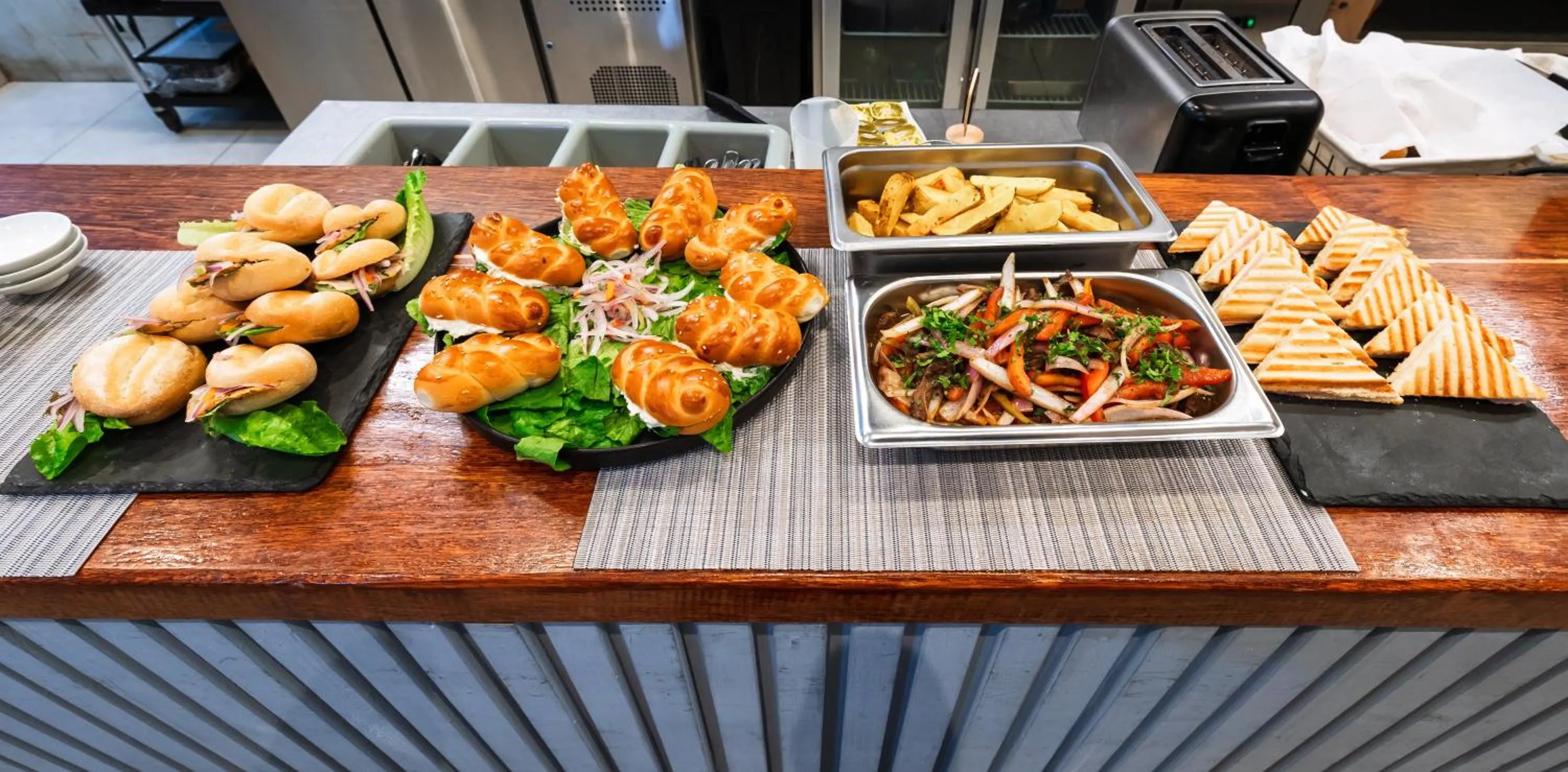 Restaurant/places to eat in TARATA BOUTIQUE HOTEL