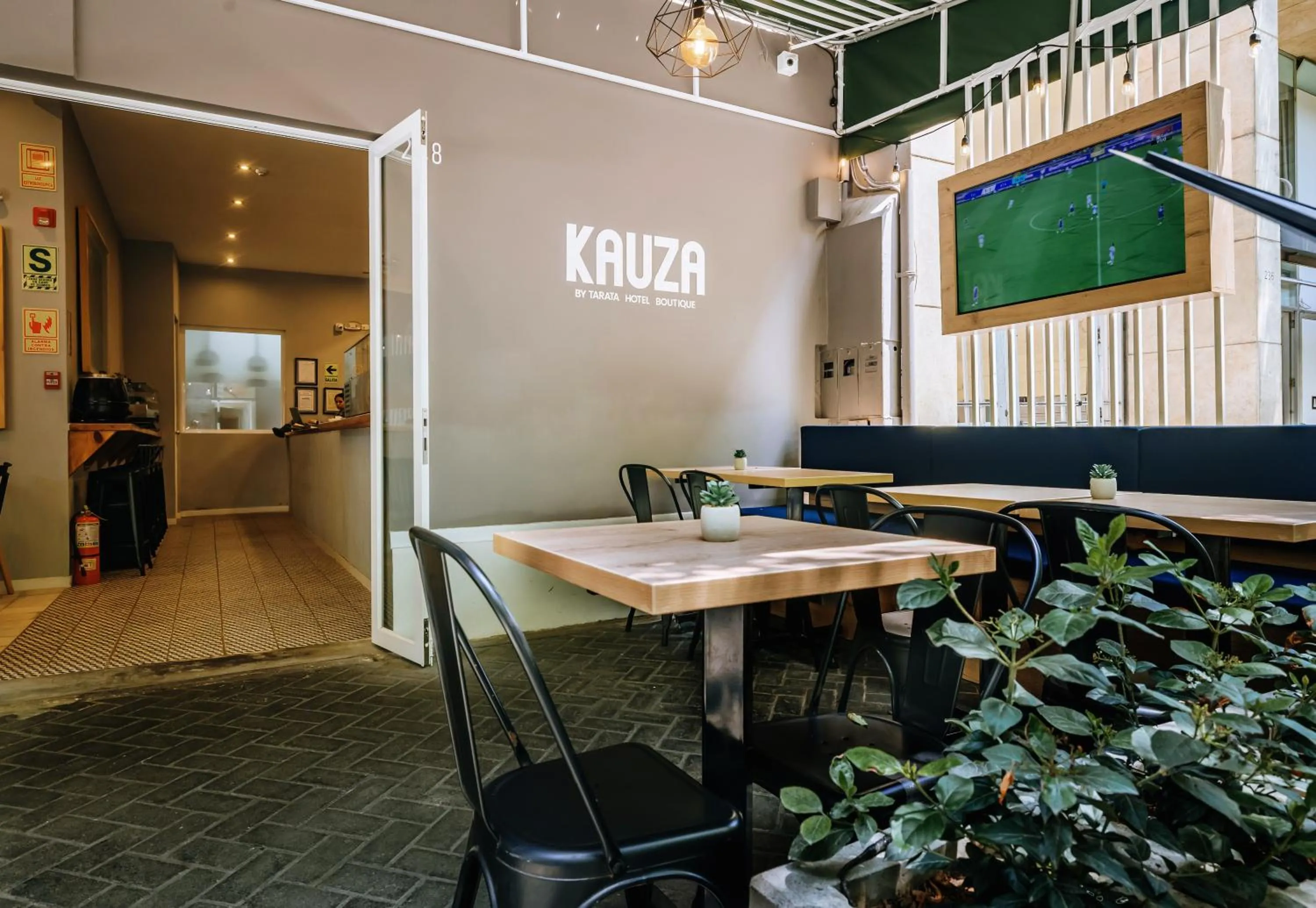 Restaurant/places to eat in TARATA BOUTIQUE HOTEL