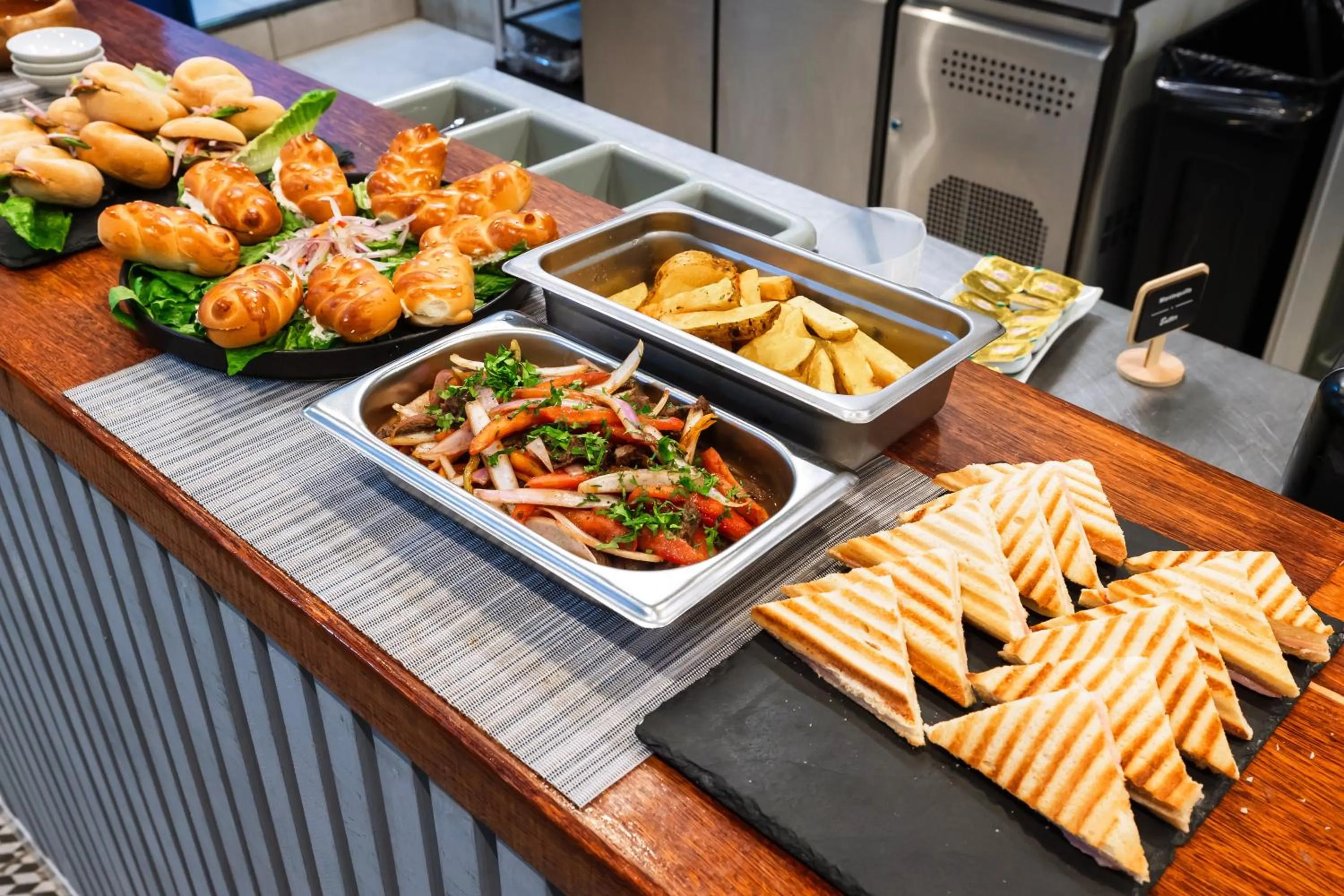 Restaurant/places to eat in TARATA BOUTIQUE HOTEL