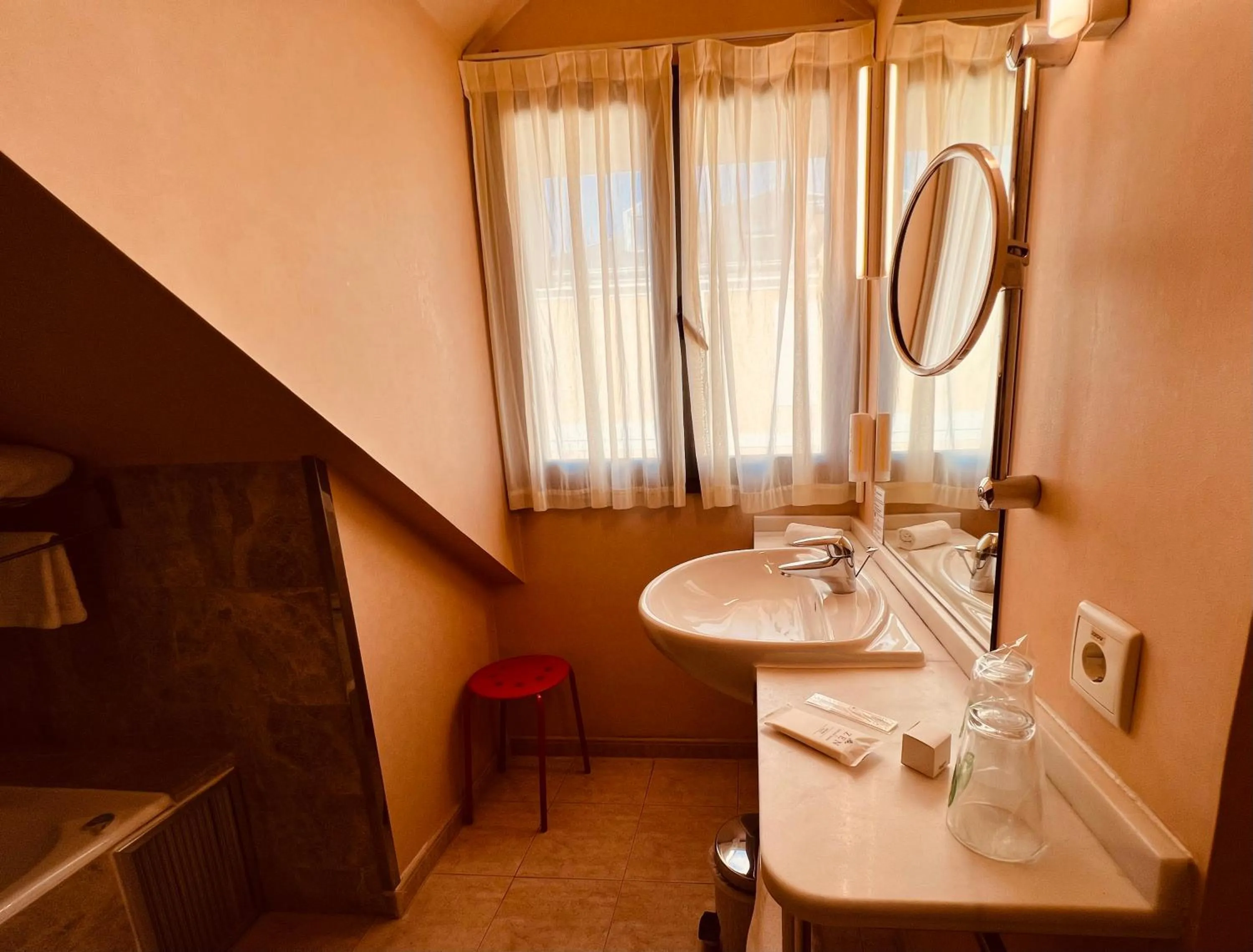 Toilet in Hospedium Hotel Los Lanceros