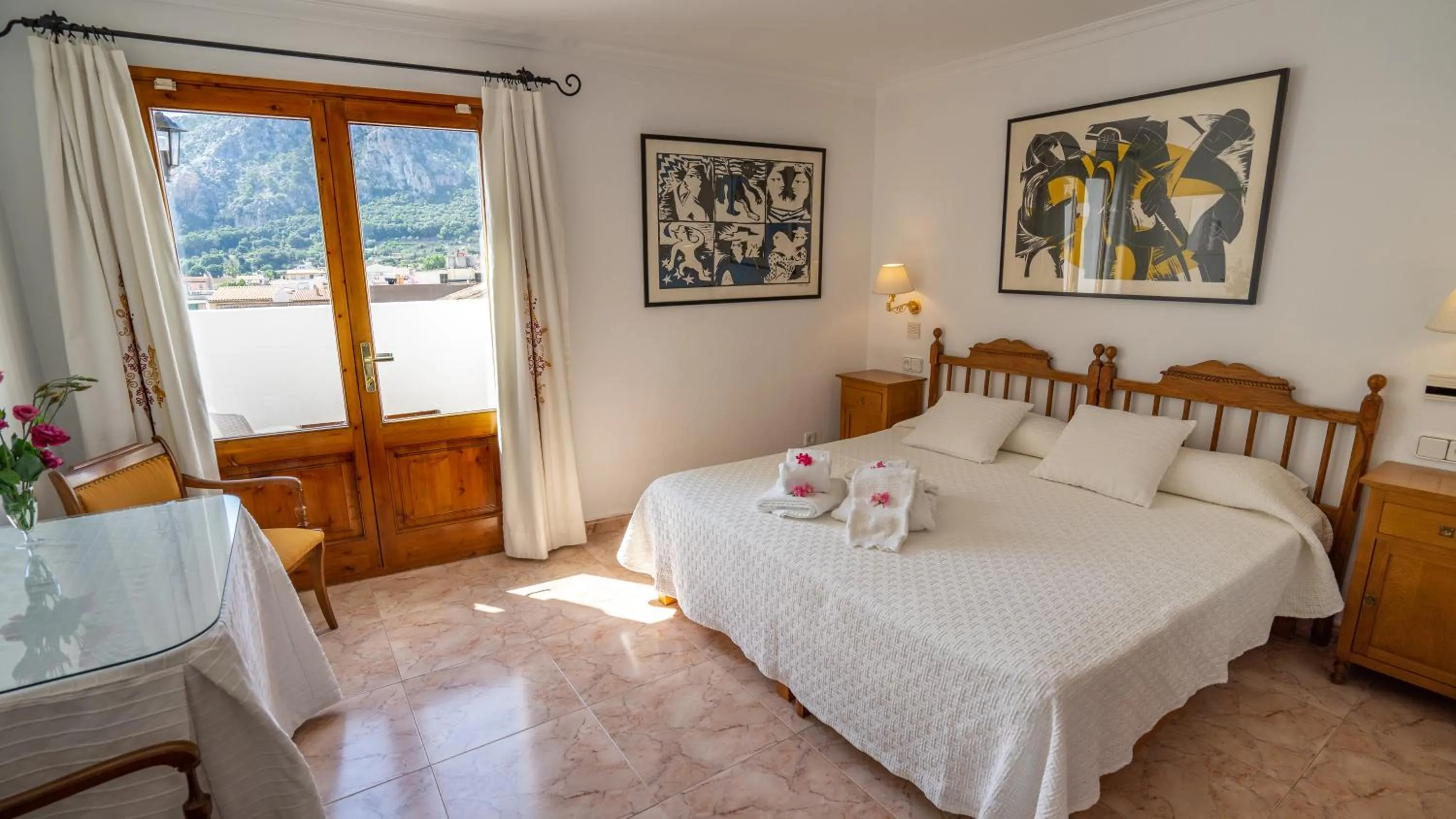 Bed in Juma Historic Hotel