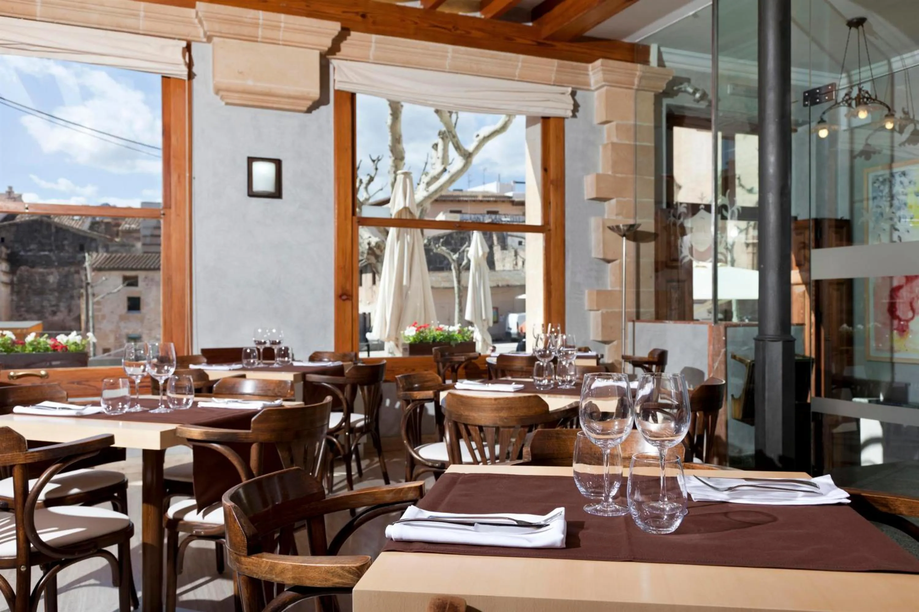 Restaurant/places to eat in Juma Historic Hotel