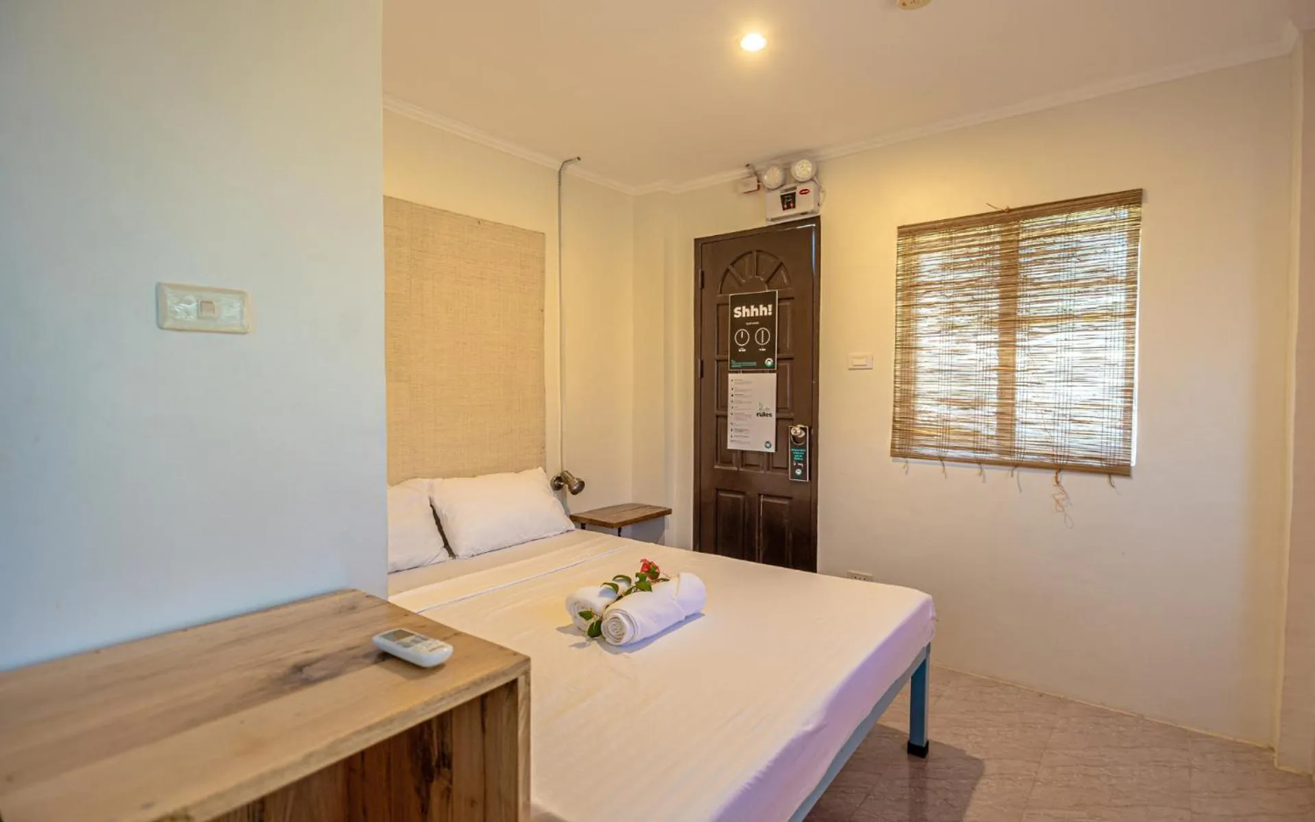 Bed in Mad Monkey Panglao