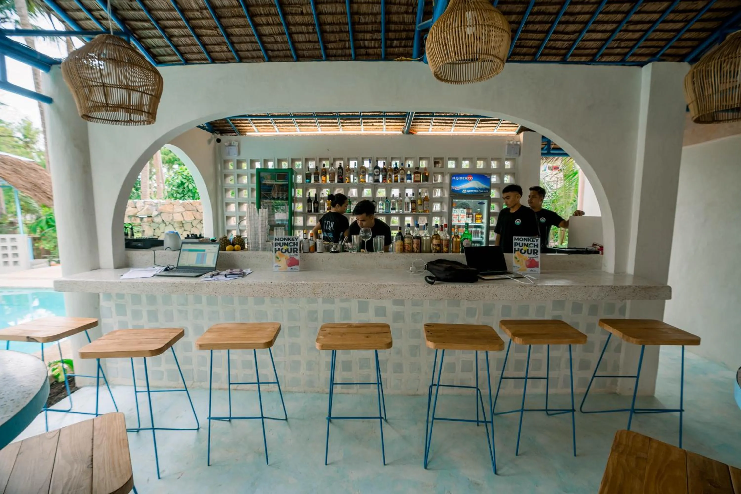 Lounge or bar in Mad Monkey Panglao