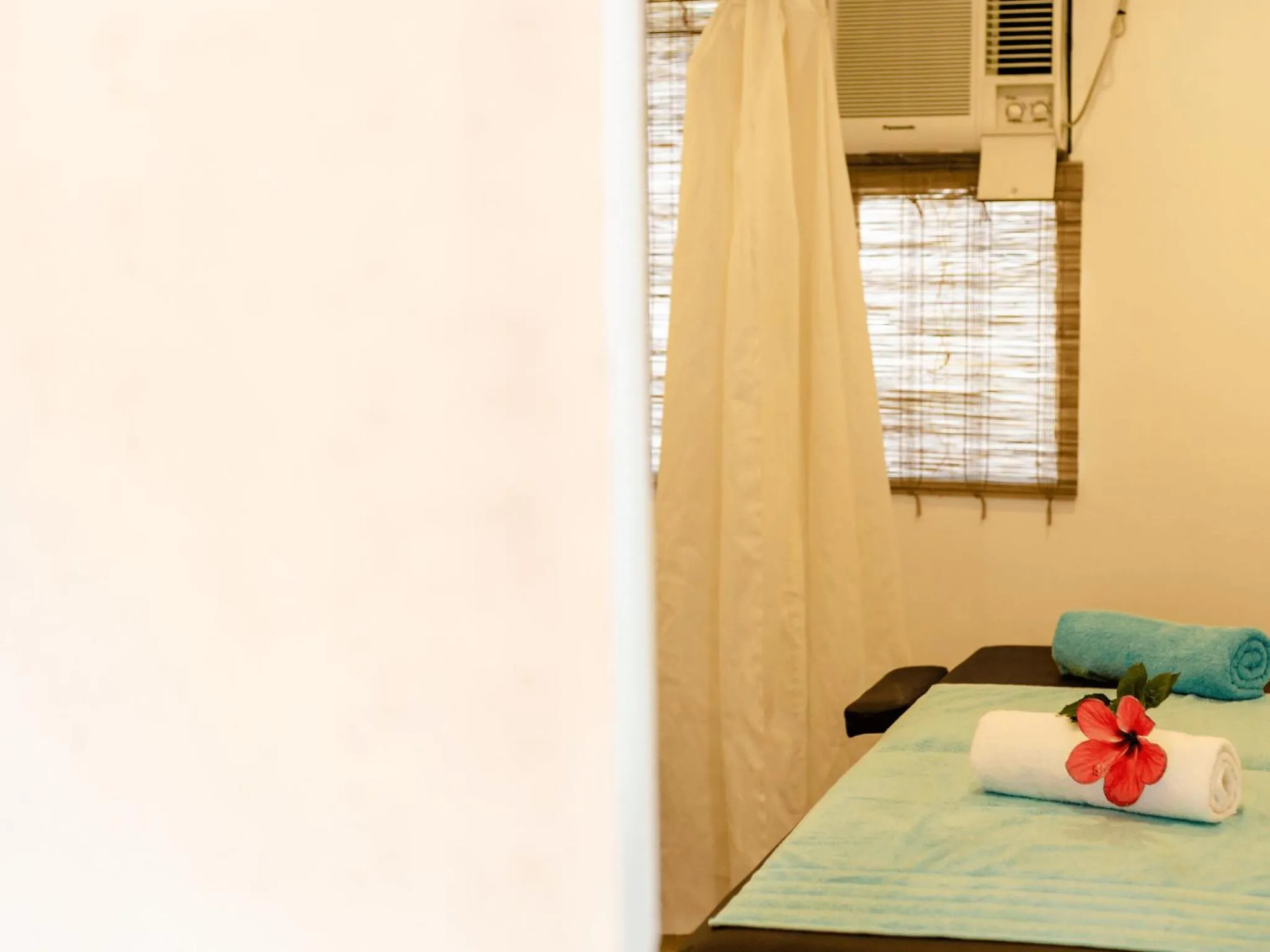 Massage, Bed in Mad Monkey Panglao