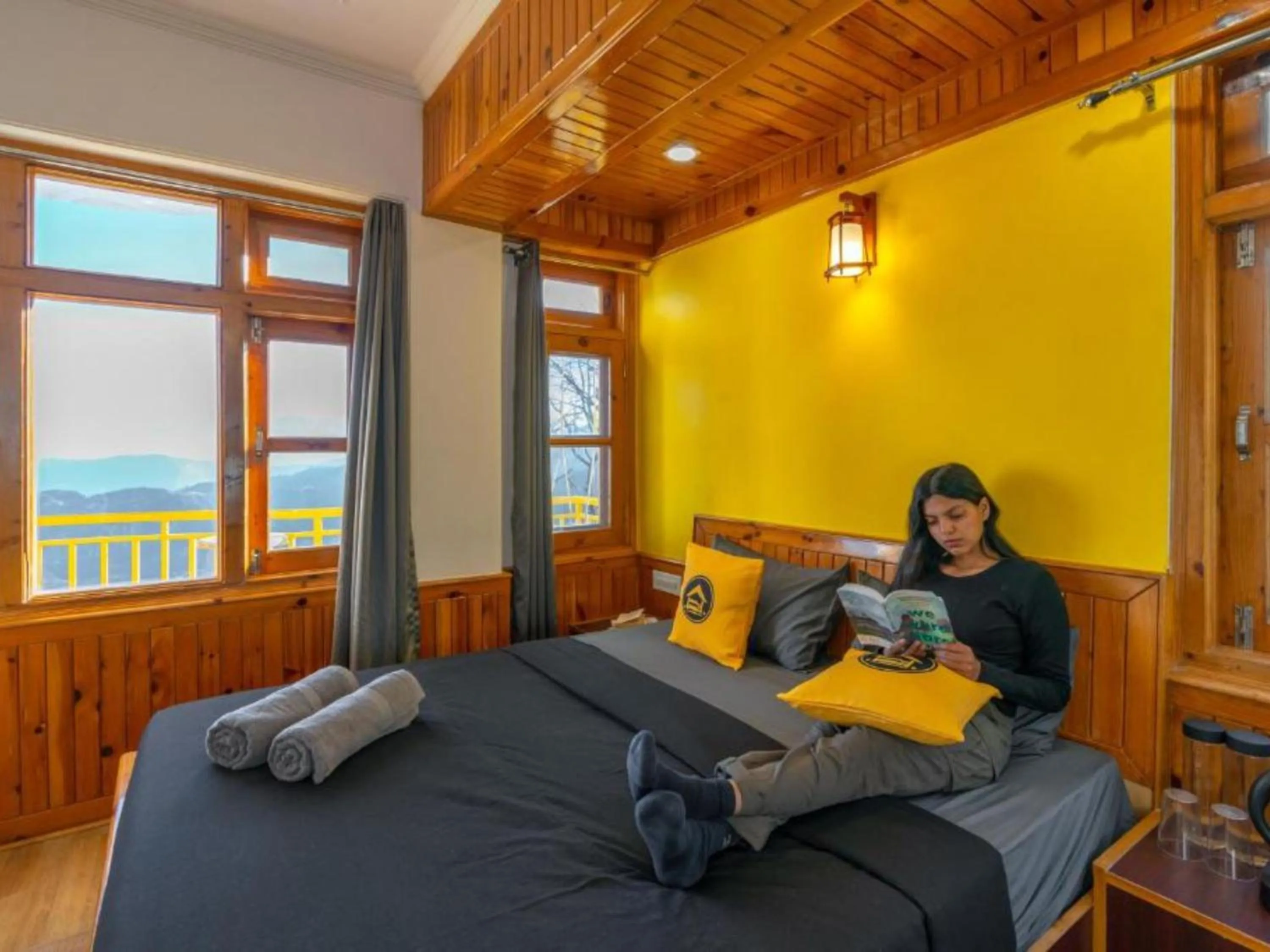 People, Bed in The Hosteller Narkanda