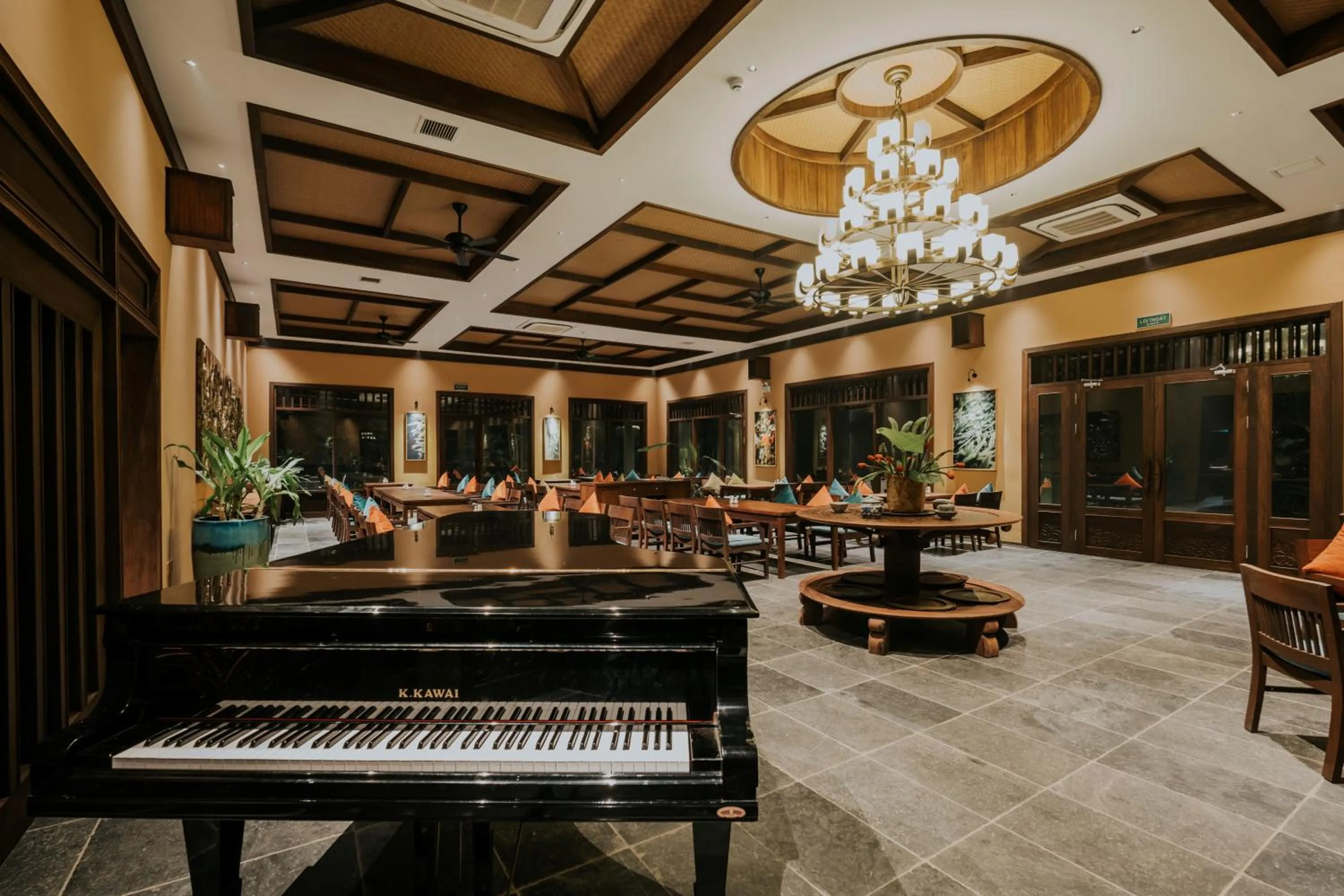 Restaurant/places to eat in Amour Resort Bavi