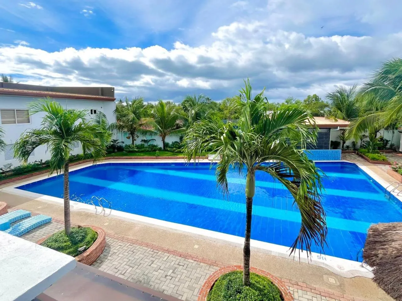 Swimming pool in 라메디 리조트 보홀 Ramede Resort Bohl