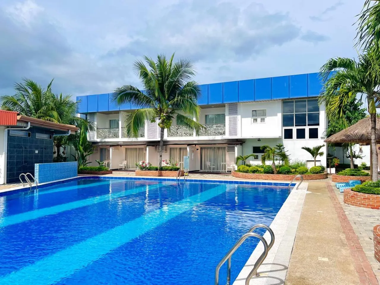 Swimming pool in 라메디 리조트 보홀 Ramede Resort Bohl