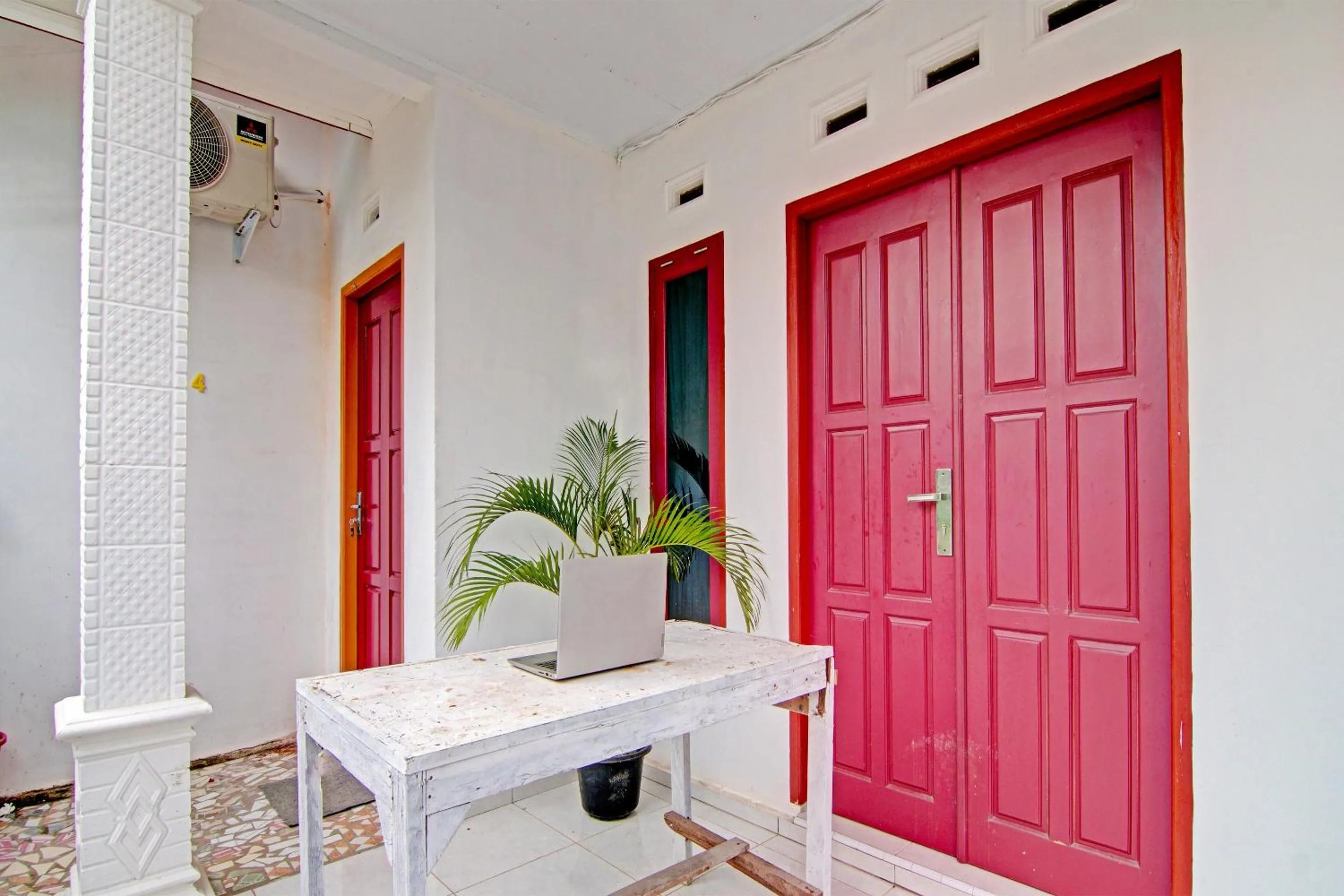 Lobby or reception in SPOT ON 91950 Guest House TekNong Syariah