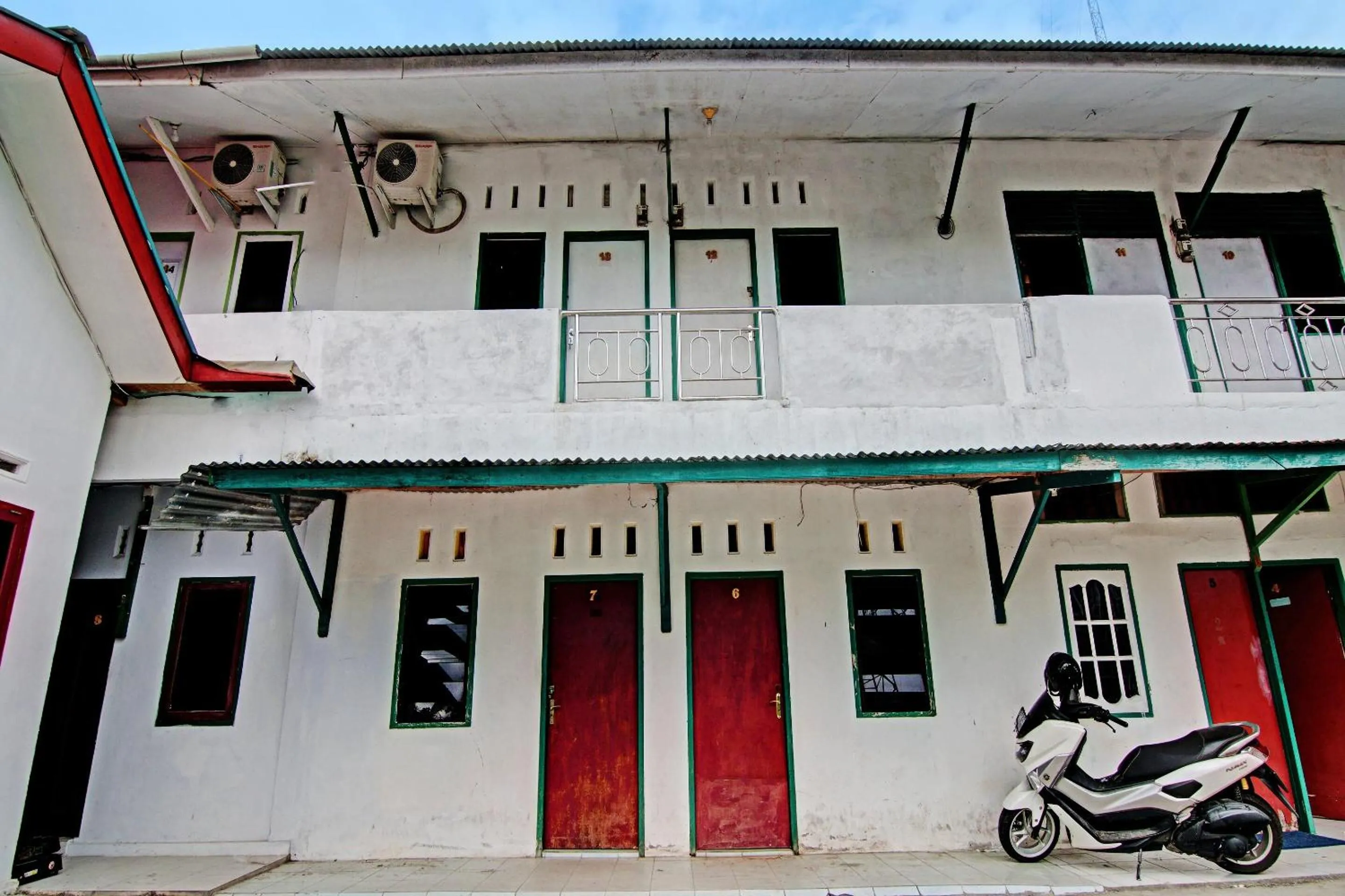 Lobby or reception in SPOT ON 91950 Guest House TekNong Syariah