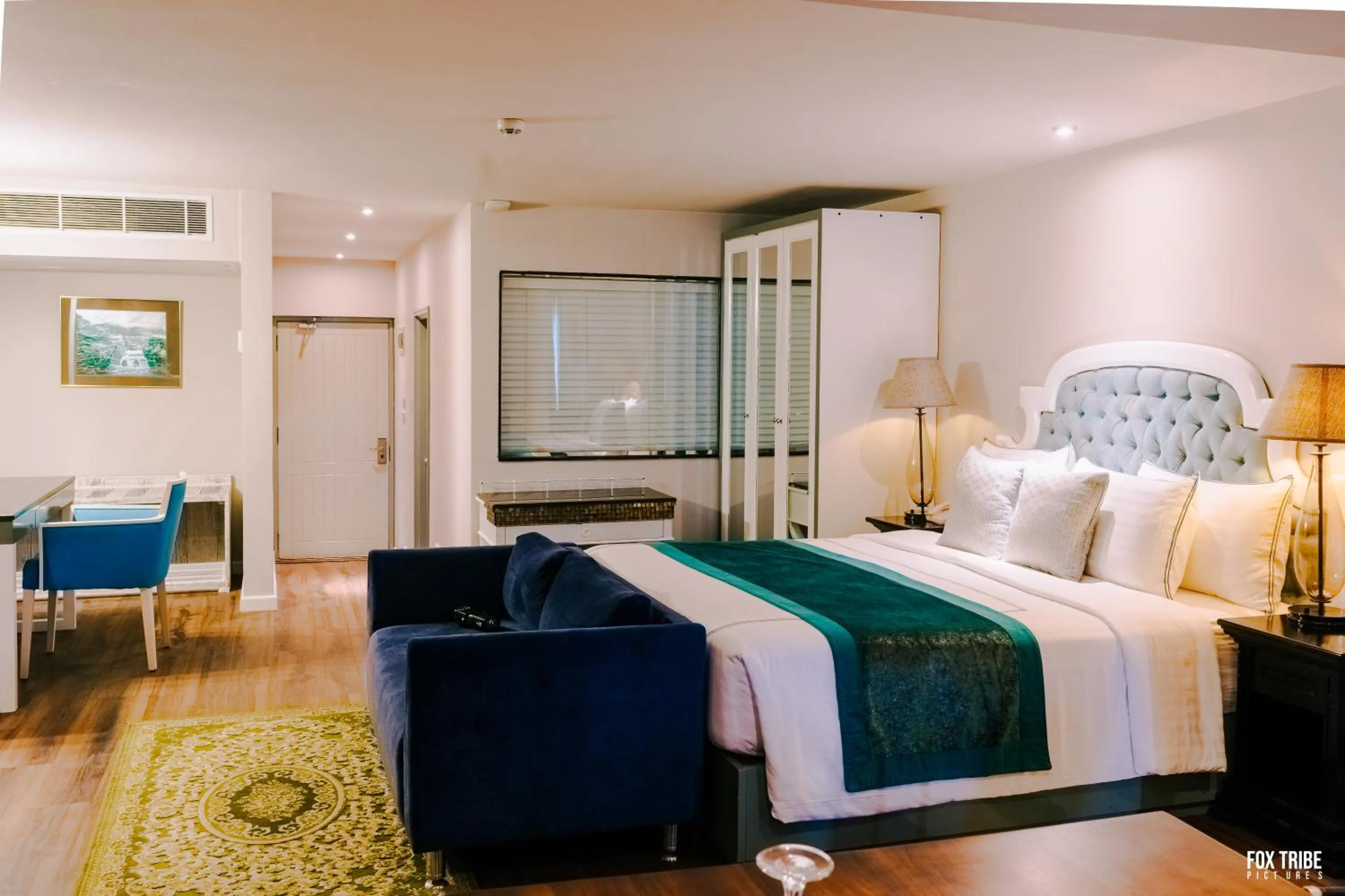 Bed in Earl's Regent Negombo "Golden Shore at Your Door - Find Your Dream Stay"