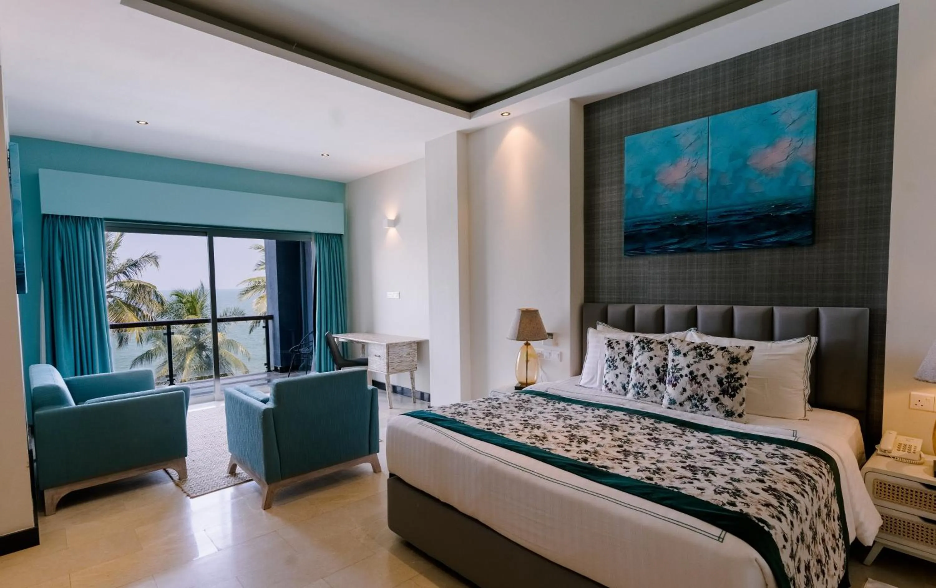 Bed in Earl's Regent Negombo "Golden Shore at Your Door - Find Your Dream Stay"