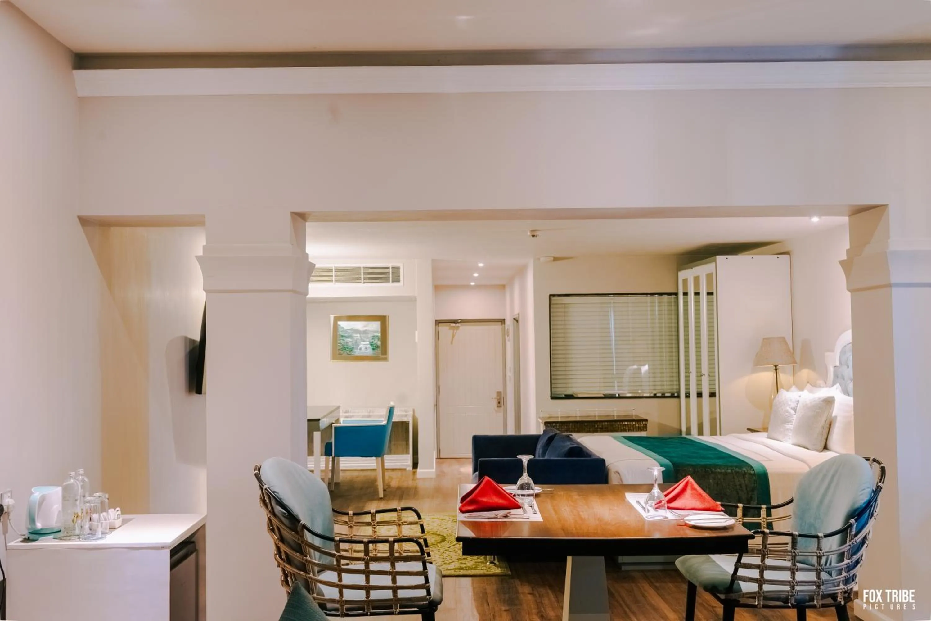 Earl's Regent Negombo "Golden Shore at Your Door - Find Your Dream Stay"