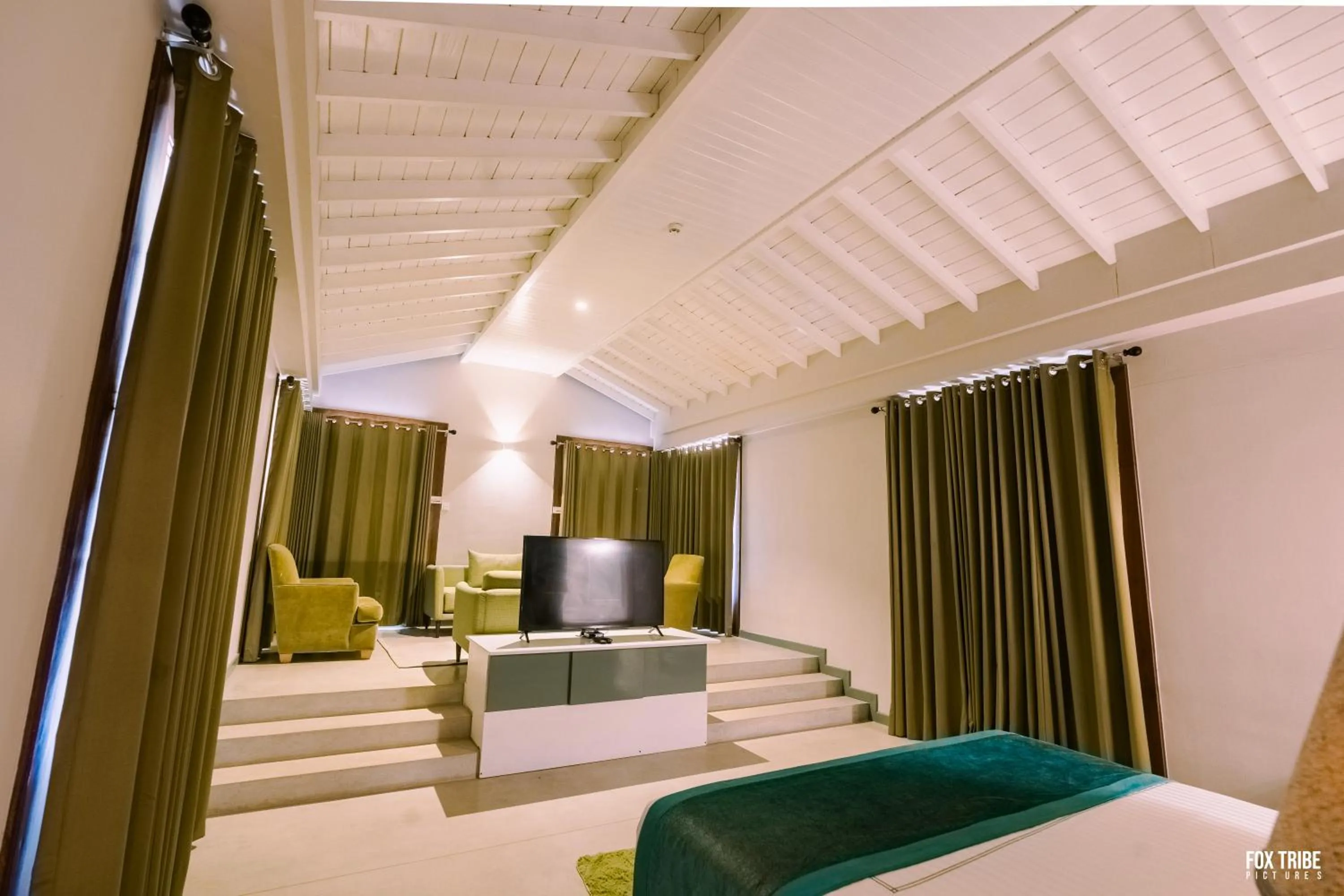 Earl's Regent Negombo "Golden Shore at Your Door - Find Your Dream Stay"