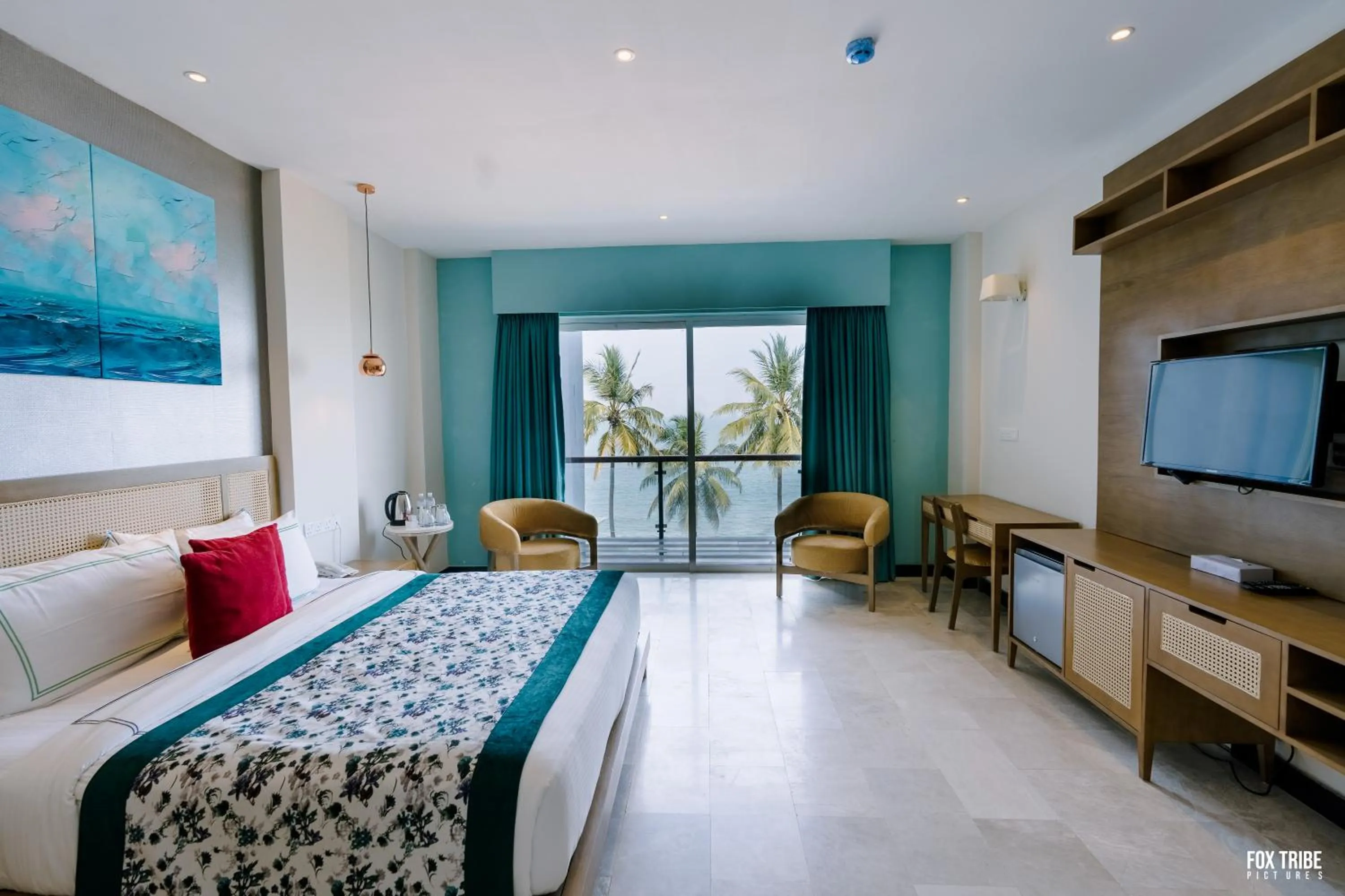 Bed in Earl's Regent Negombo "Golden Shore at Your Door - Find Your Dream Stay"