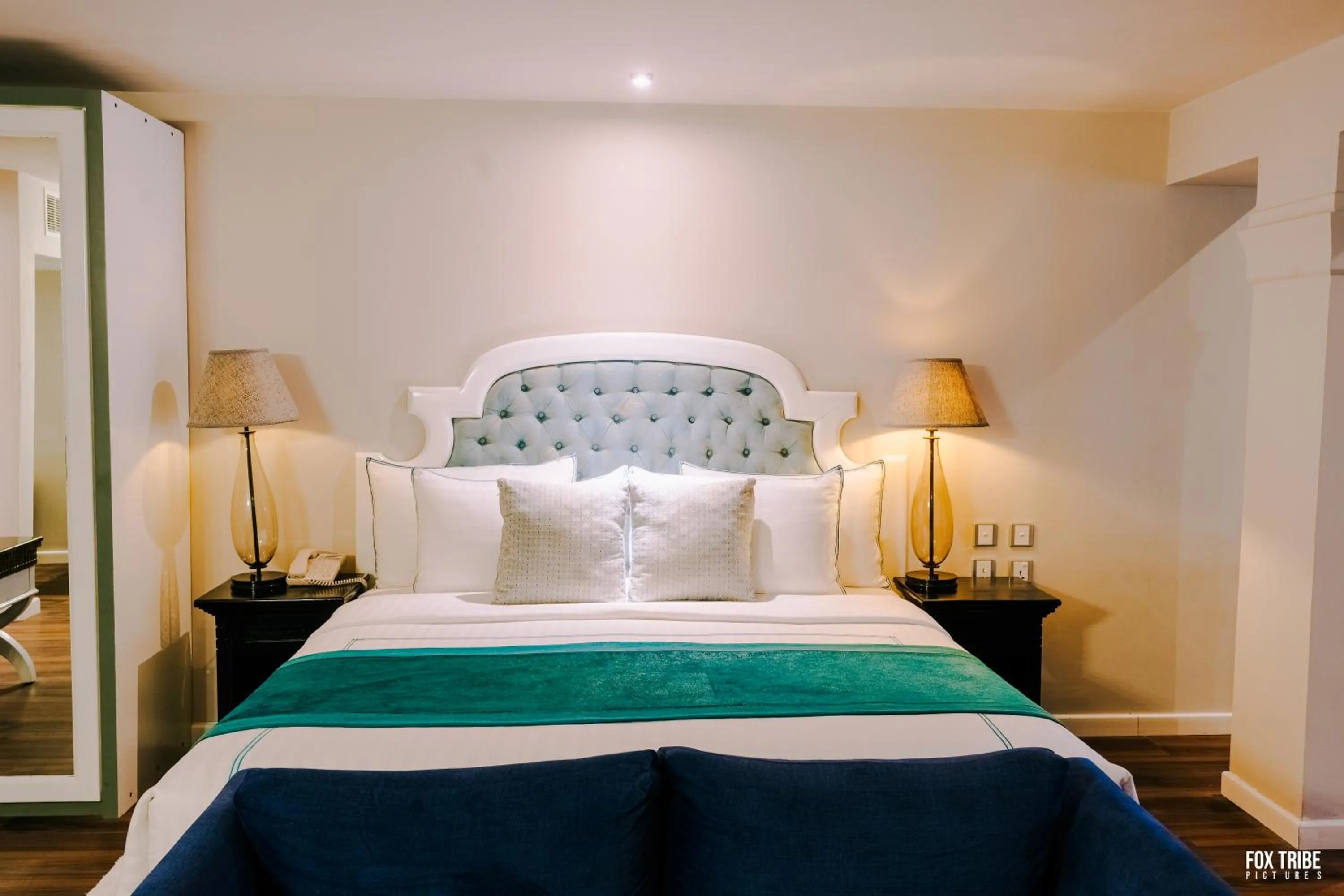 Bed in Earl's Regent Negombo "Golden Shore at Your Door - Find Your Dream Stay"