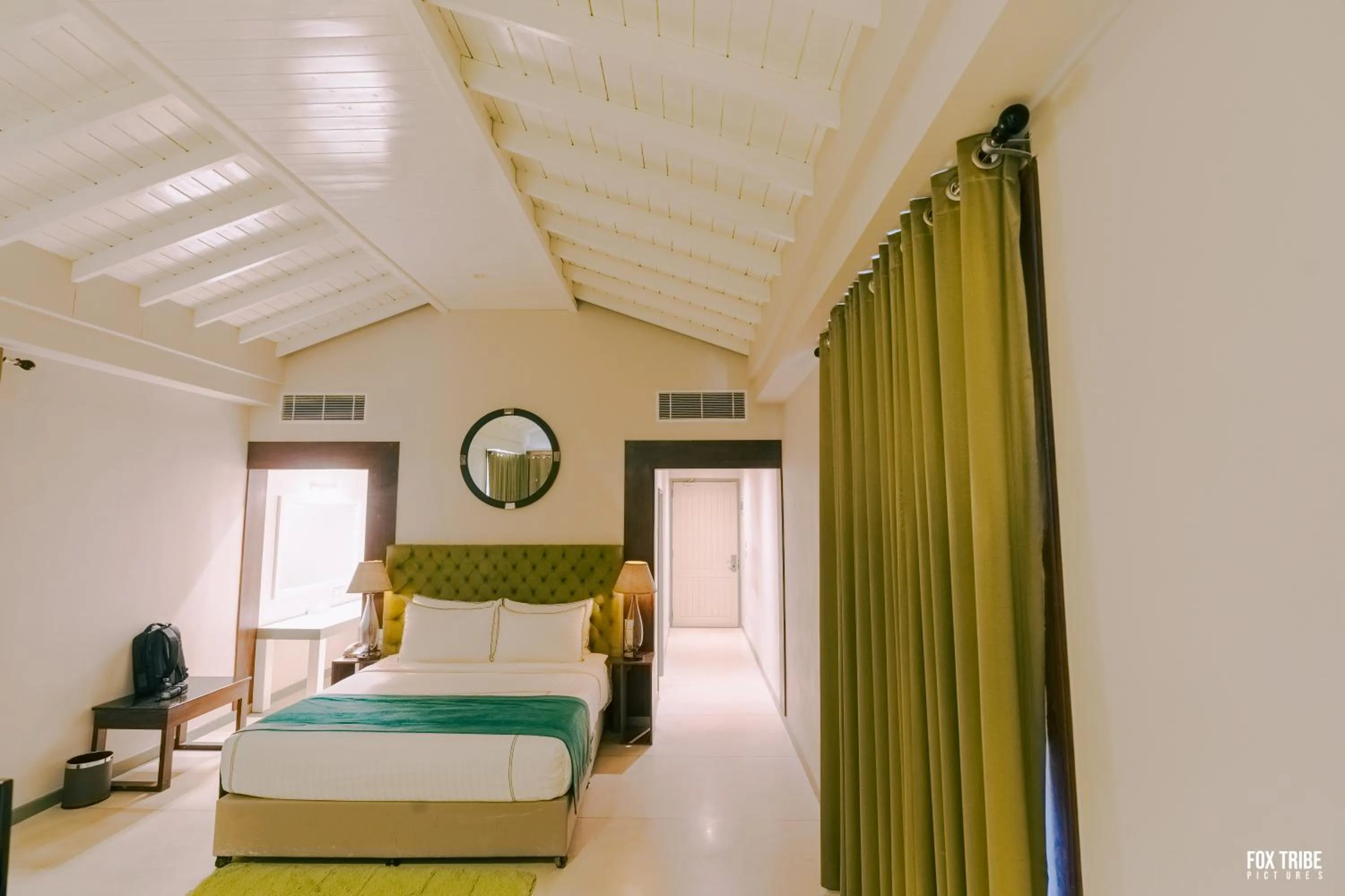 Bed in Earl's Regent Negombo "Golden Shore at Your Door - Find Your Dream Stay"