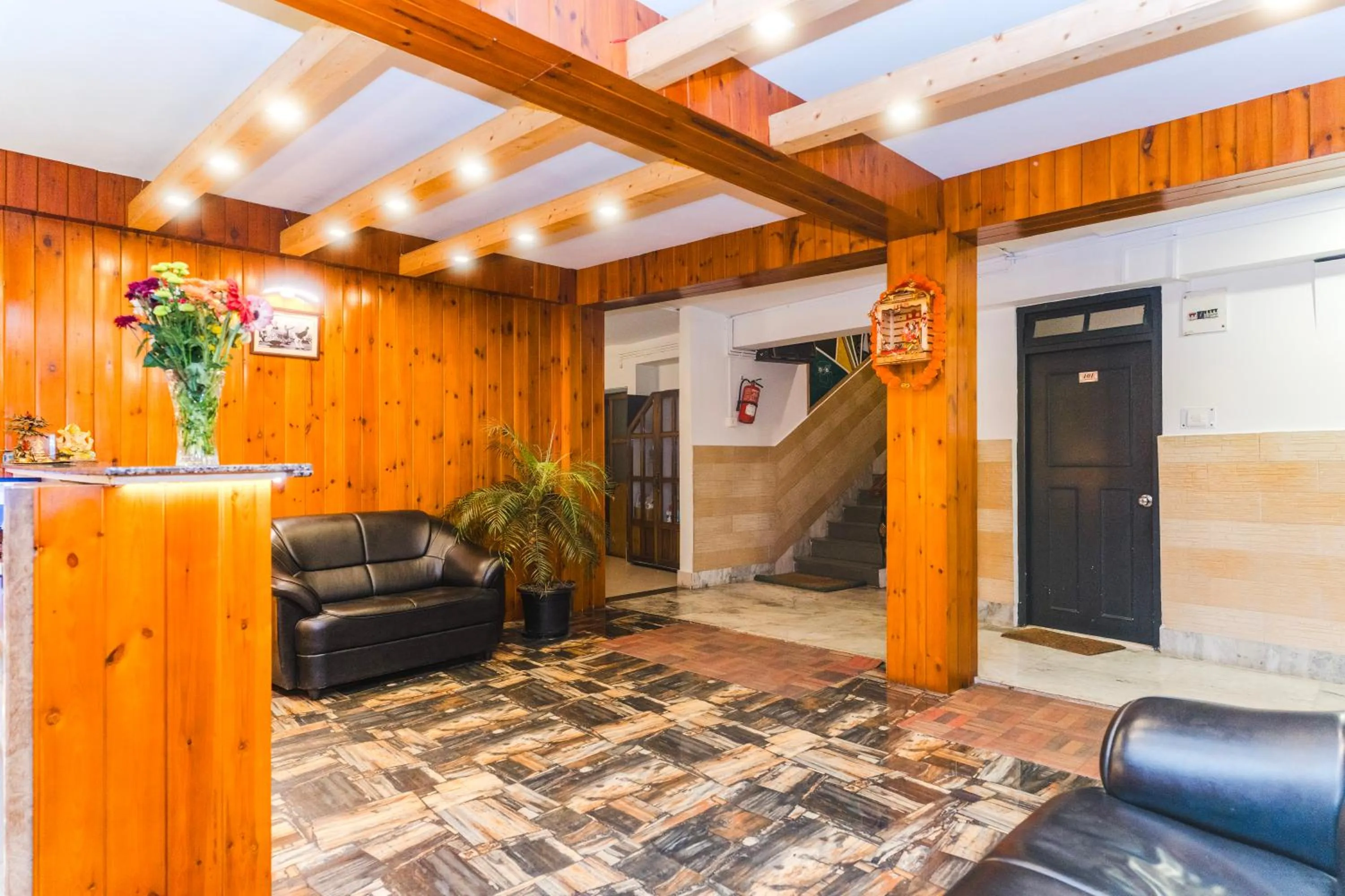 Lobby or reception in Sparrow Juniper Tree 2 min walk To Mg Marg