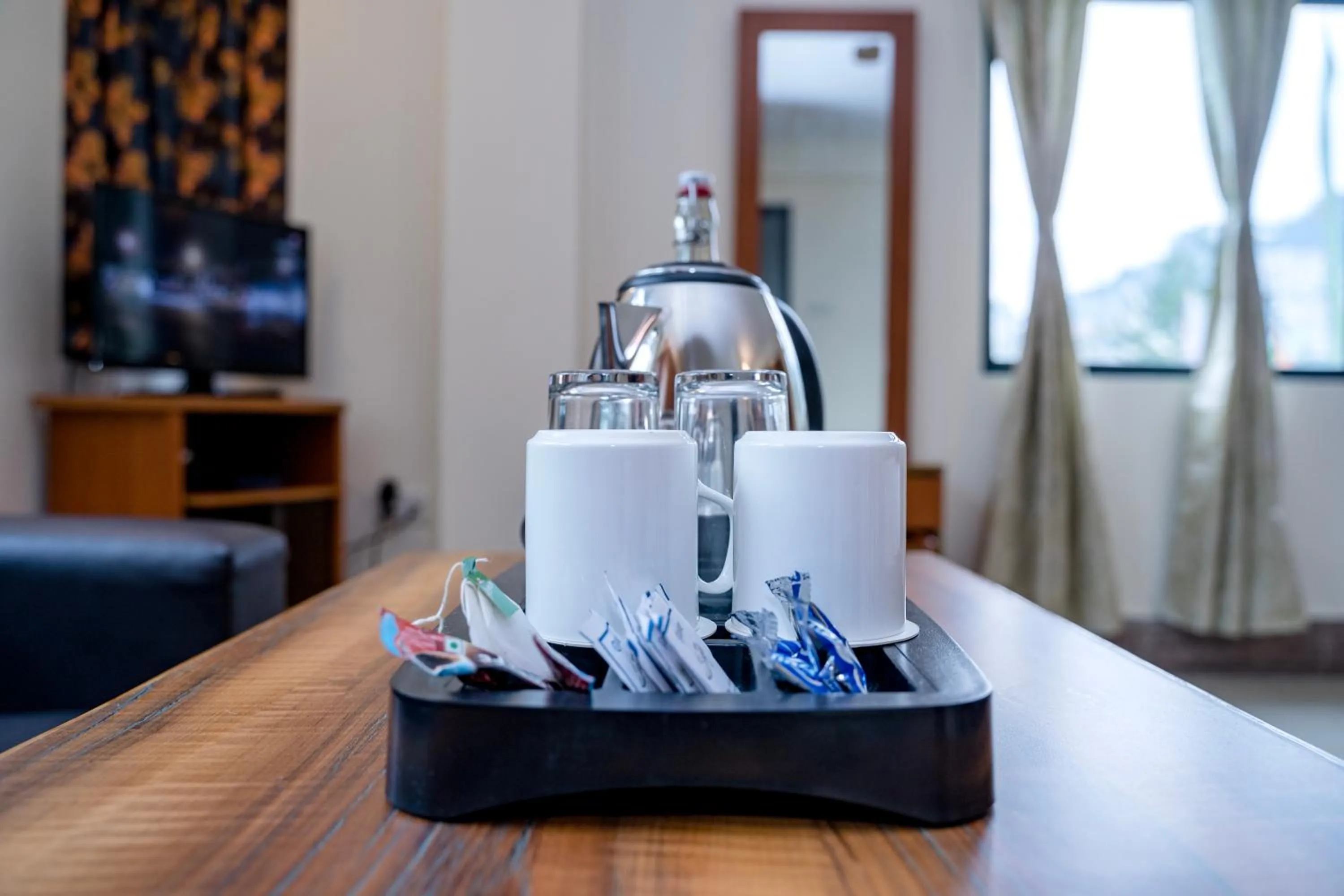 Coffee/tea facilities in Sparrow Juniper Tree 2 min walk To Mg Marg