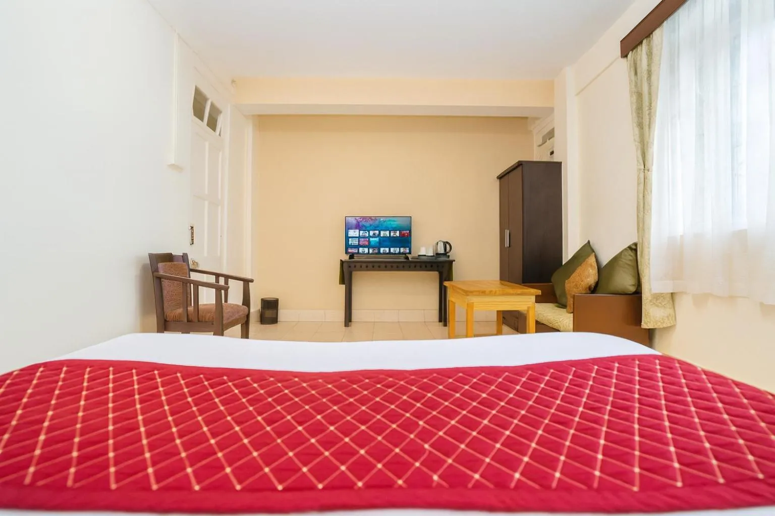 Bed in Sparrow Juniper Tree 2 min walk To Mg Marg