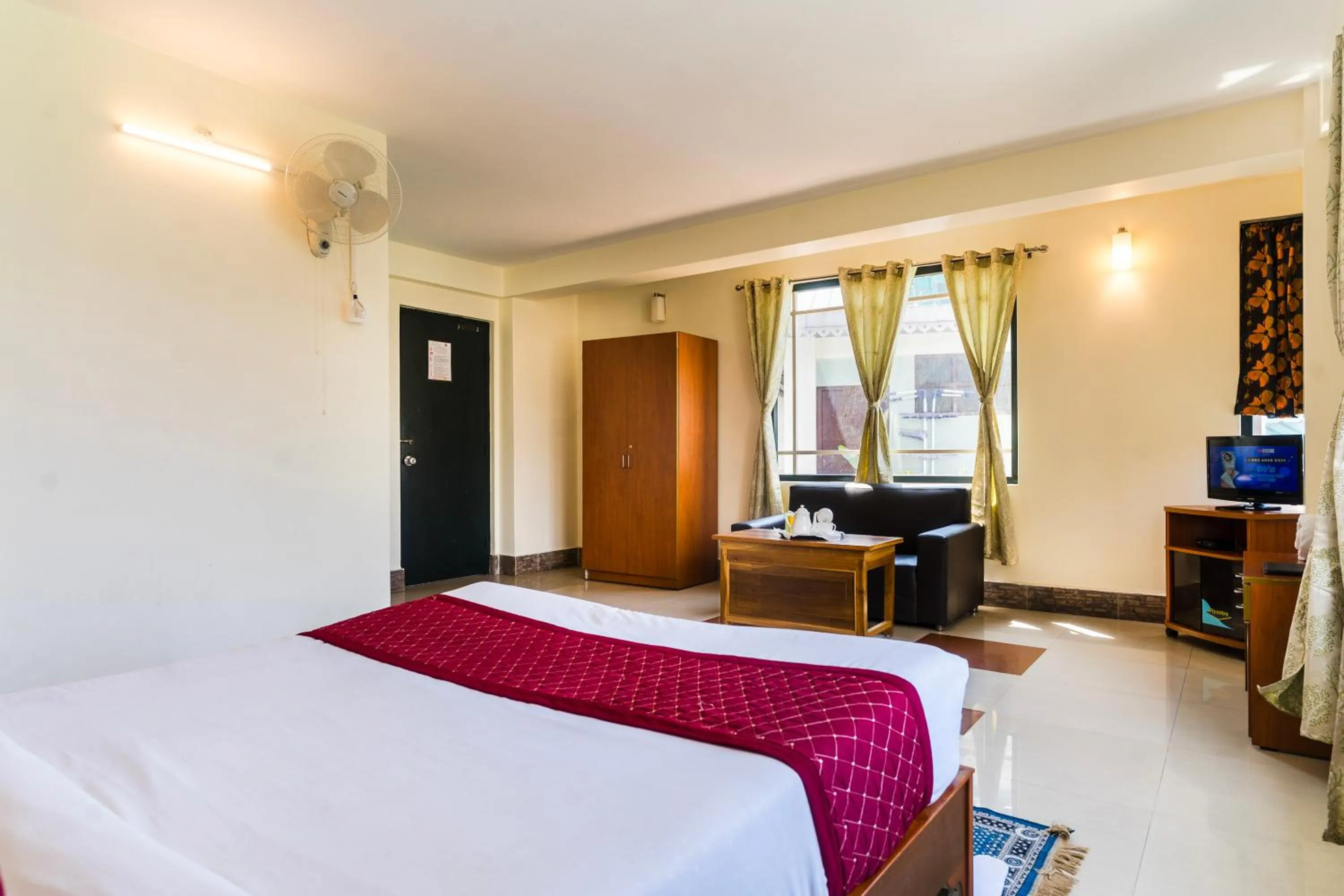 Bed in Sparrow Juniper Tree 2 min walk To Mg Marg