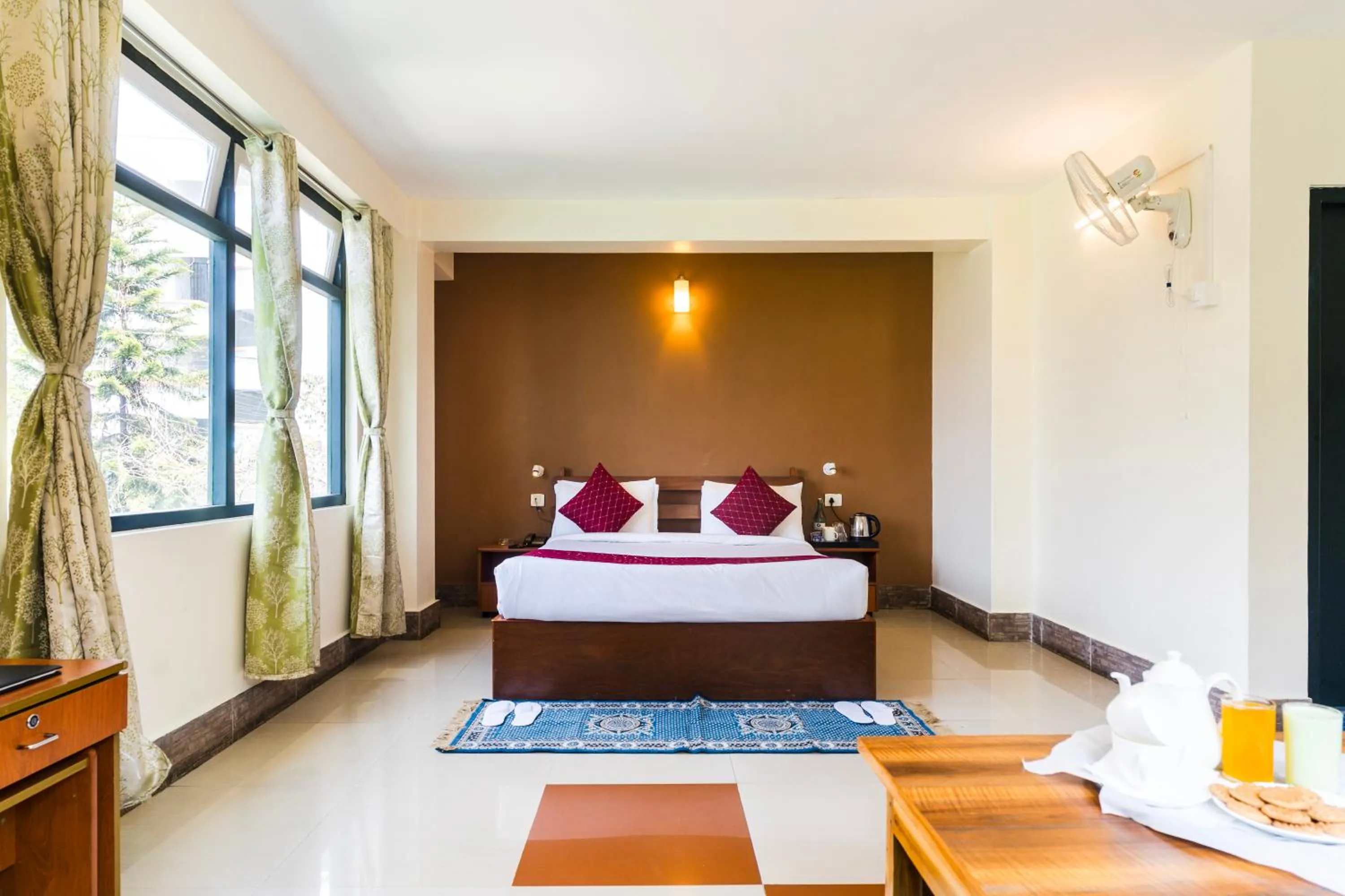 Bed in Sparrow Juniper Tree 2 min walk To Mg Marg