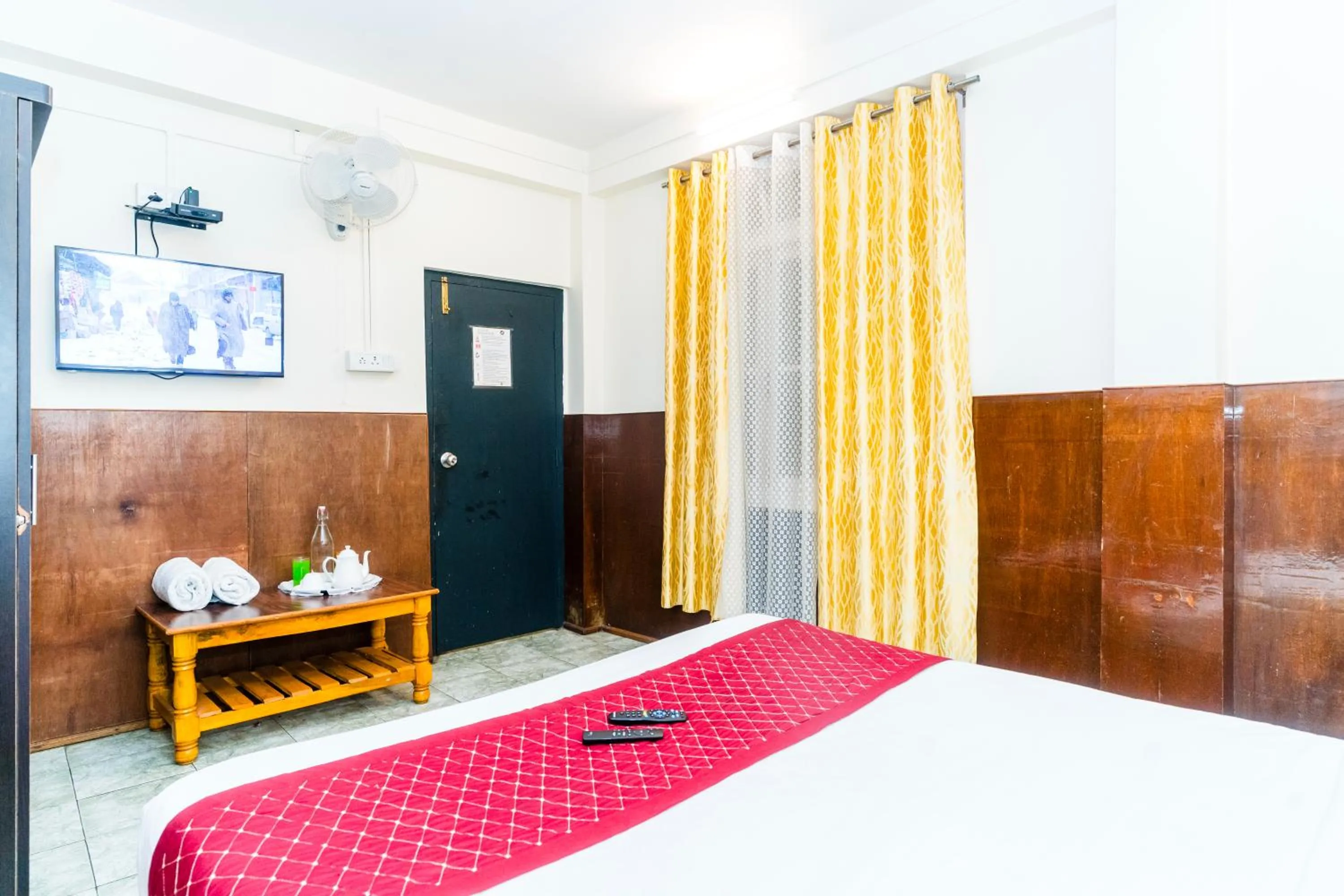 Bed in Sparrow Juniper Tree 2 min walk To Mg Marg