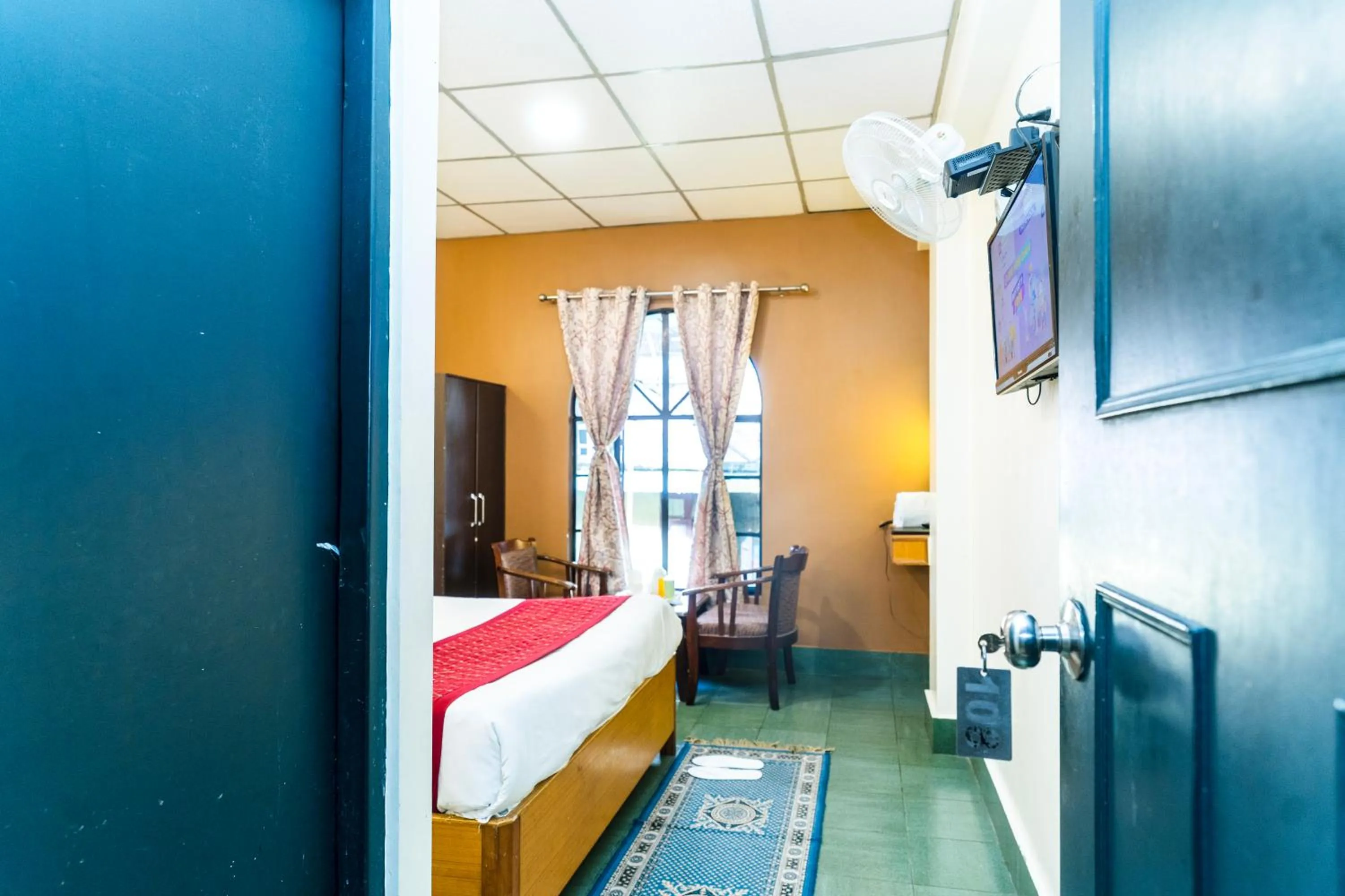 Bed in Sparrow Juniper Tree 2 min walk To Mg Marg