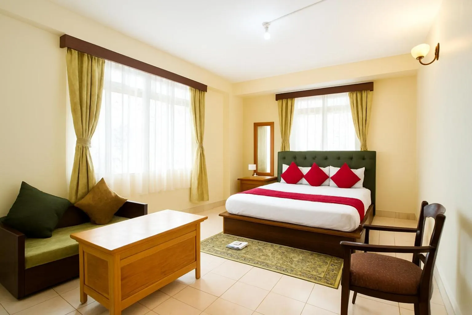 Bed in Sparrow Juniper Tree 2 min walk To Mg Marg